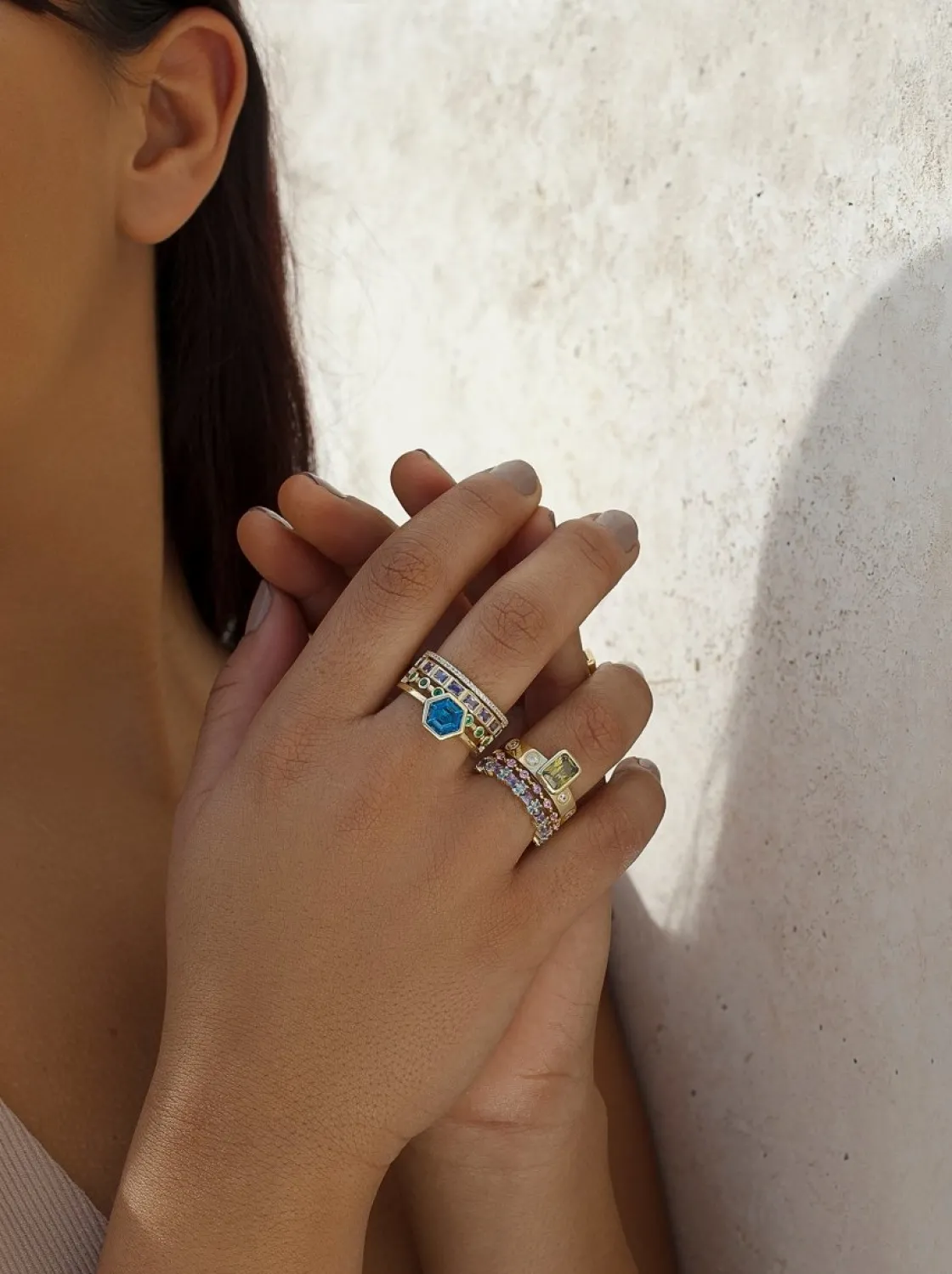 Anillos Dorados | Anillos Con Piedras | LINEARGENT Anillos con piedras motivo central exagonal tono azul