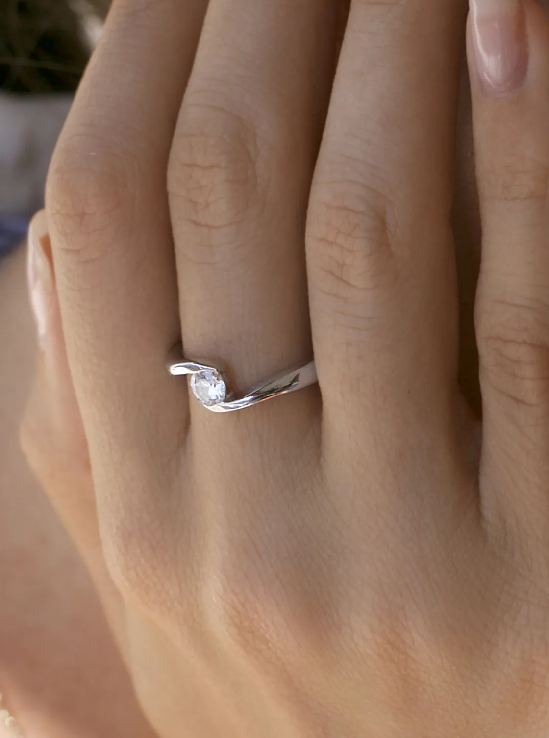 Anillos Especiales | Anillos De Compromiso | LINEARGENT Anillos de compromiso diseño irregular con cuarzo adamantino