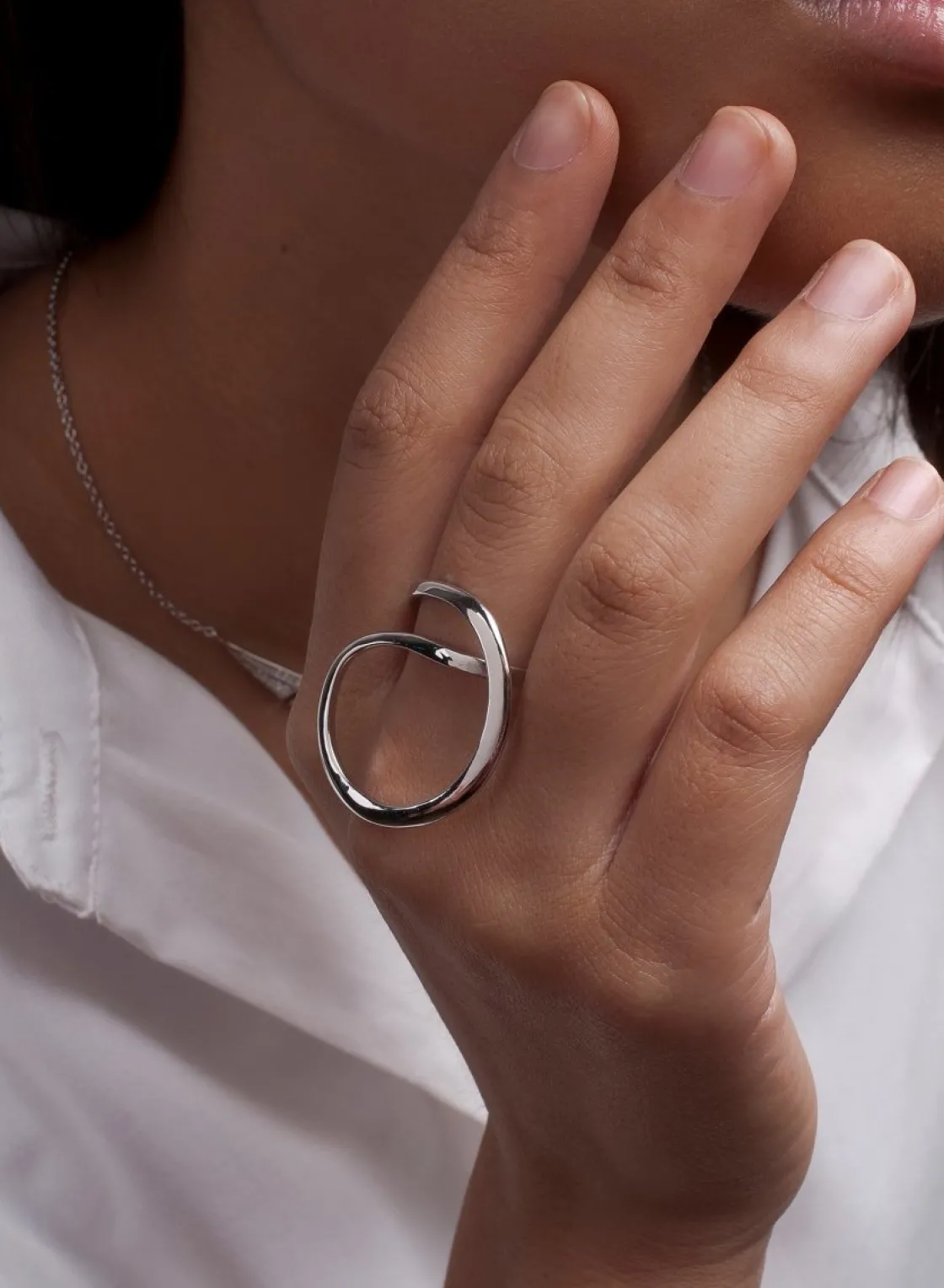 Anillos De Diseño | Anillos Grandes | LINEARGENT Anillos de diseño circular entrelazado