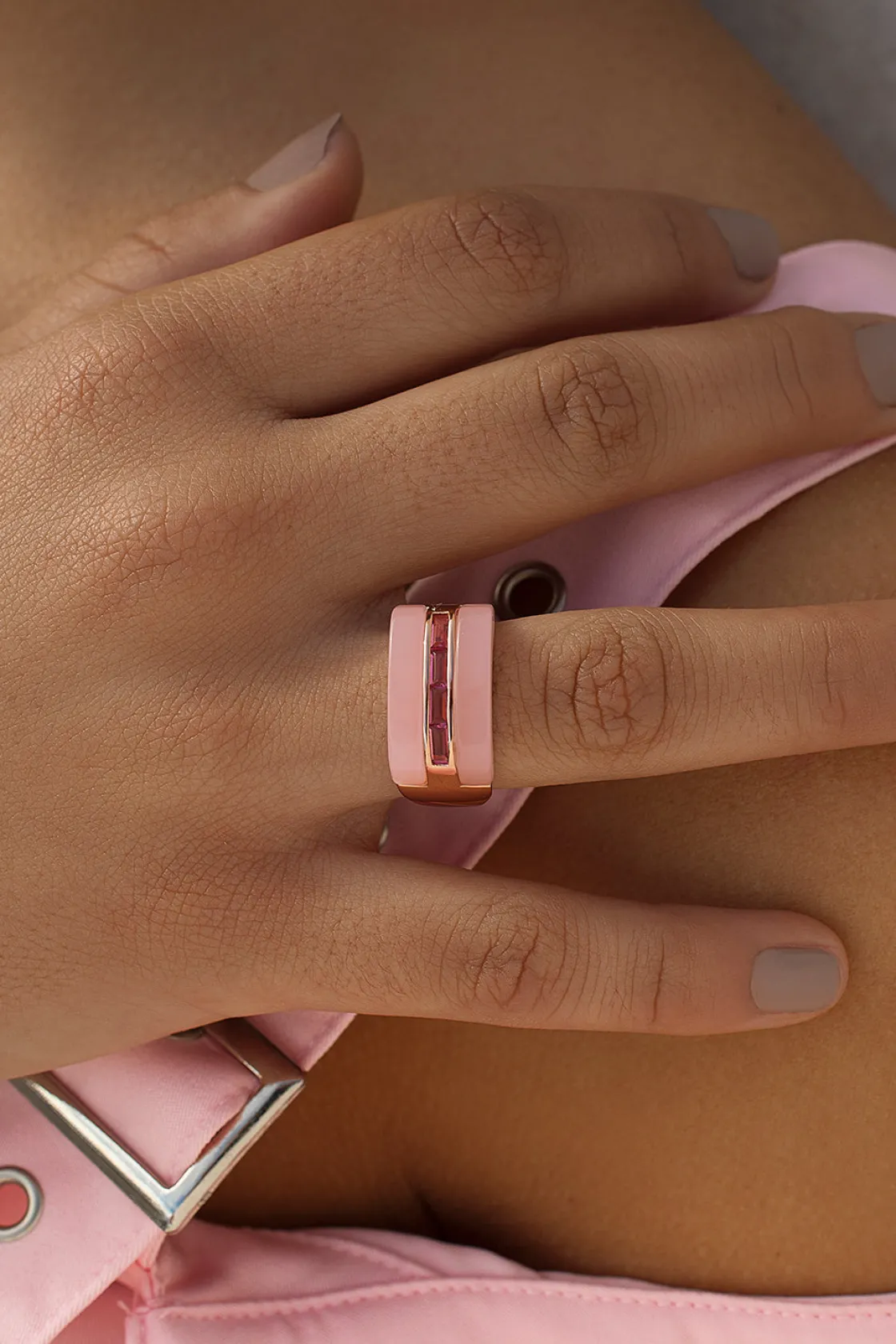 Anillos De Diseño | Anillos Grandes | LINEARGENT Anillos de diseño con resina y gemas rosas