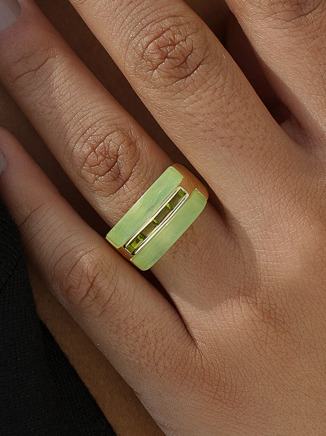 Anillos De Diseño | Anillos Grandes | LINEARGENT Anillos de diseño con resina y gemas verdes