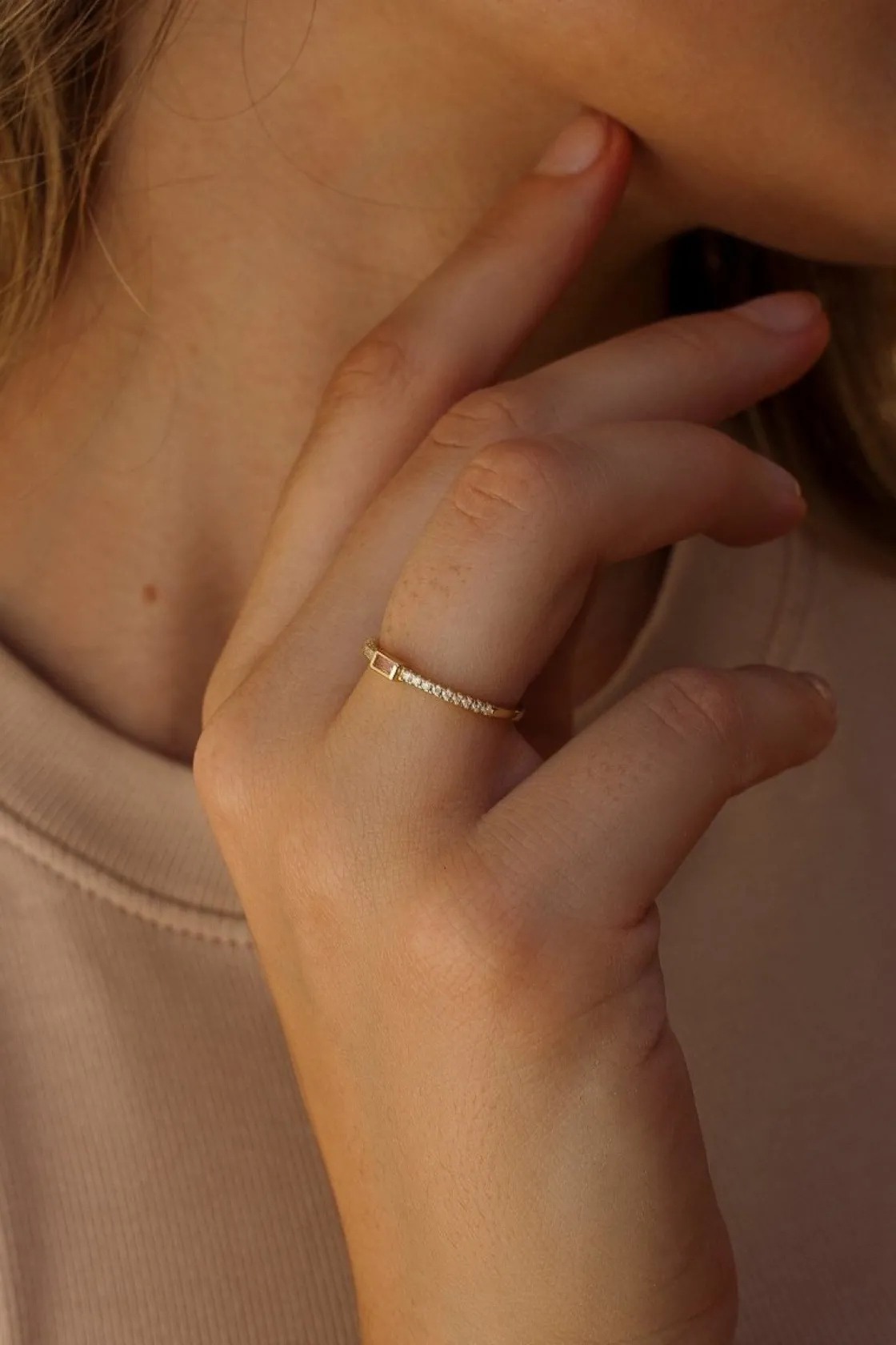 Anillos Pequeños | Anillos Finos | LINEARGENT Anillos finos de plata con circonita talla esmeralda rosa