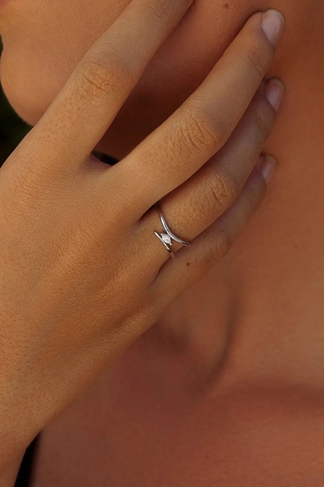 Anillos Pequeños | Anillos Finos | LINEARGENT Anillos finos de plata de estilo curvilíneo con circonitas talla marquesa
