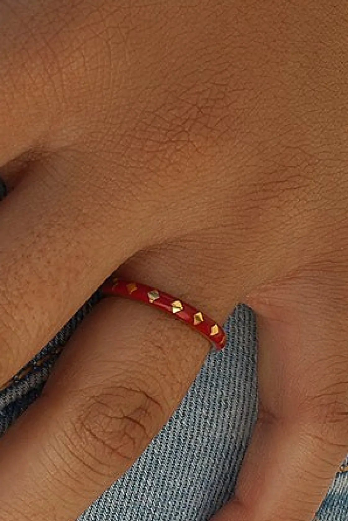 Anillos Pequeños | Anillos Finos | LINEARGENT Anillos finos diseño cenefa de rombos y esmalte rojo