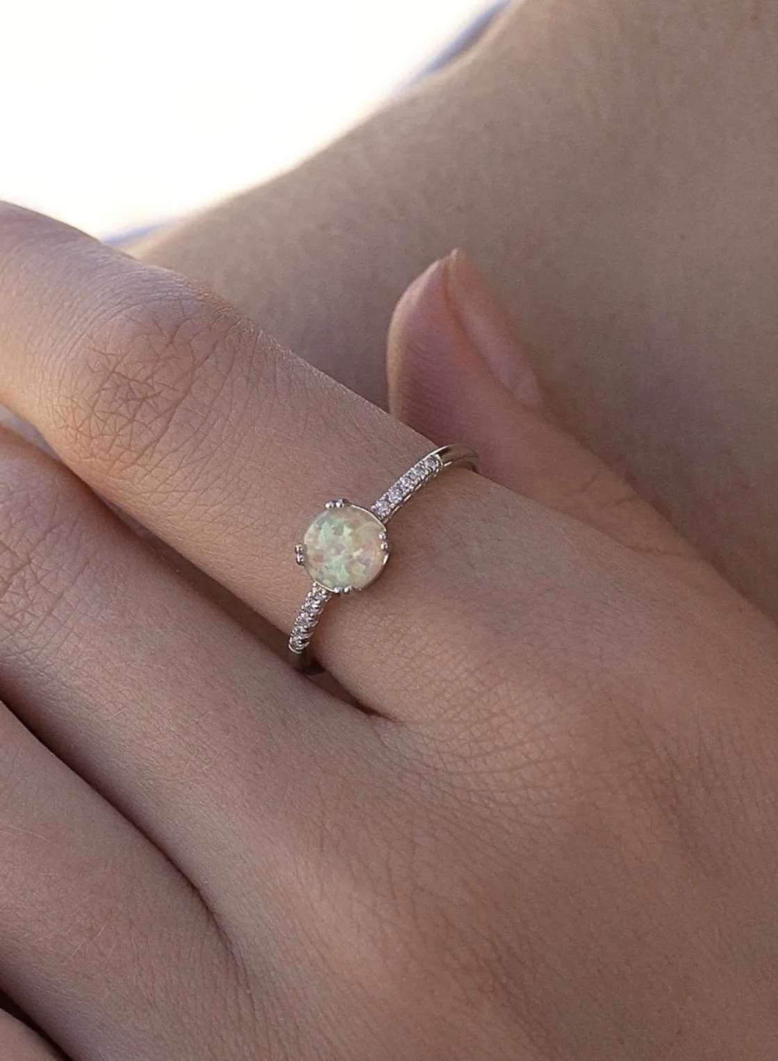 Anillos Pequeños | Anillos Finos | LINEARGENT Anillos finos diseño circular estilo ópalo con circonitas
