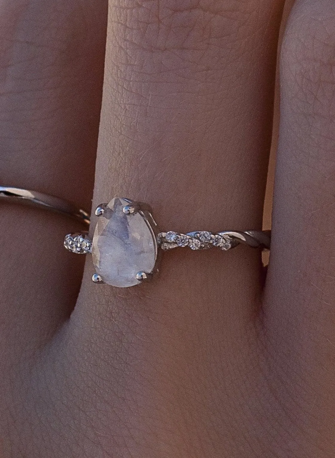 Anillos Pequeños | Anillos Finos | LINEARGENT Anillos finos diseño cuarzo adamantino y circonitas