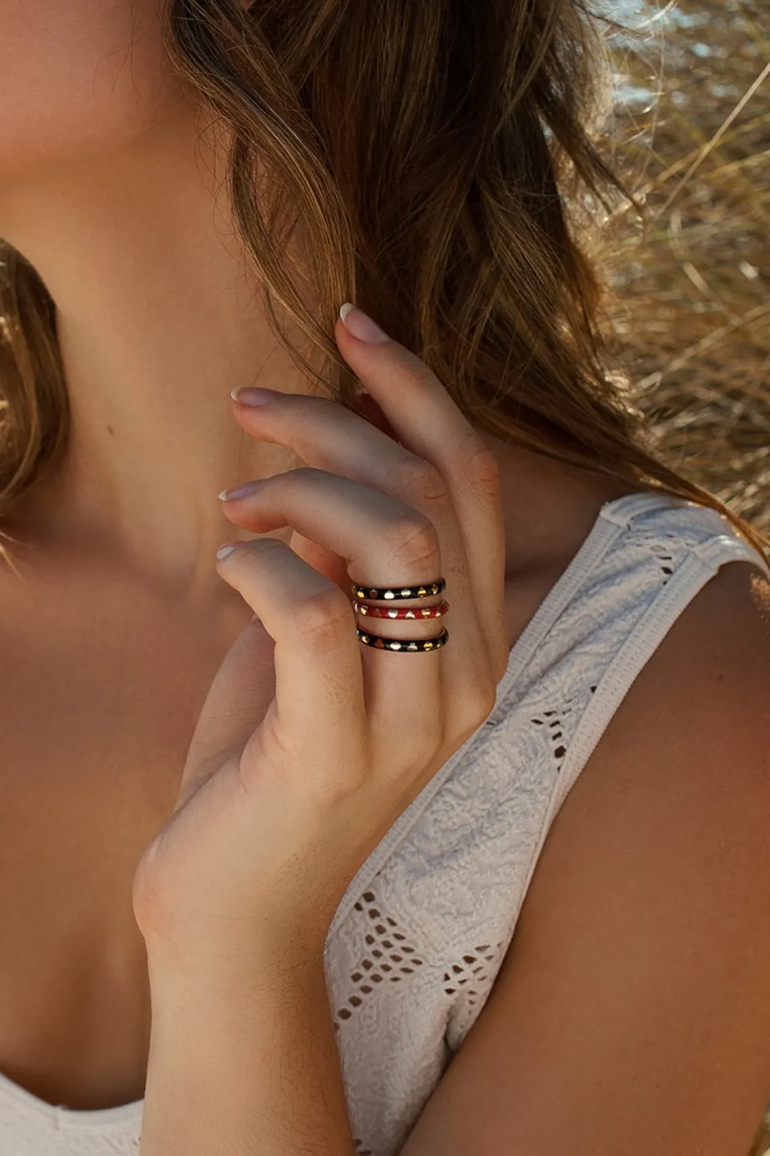Anillos Pequeños | Anillos Finos | LINEARGENT Anillos finos diseño de corazón con esmalte rojo