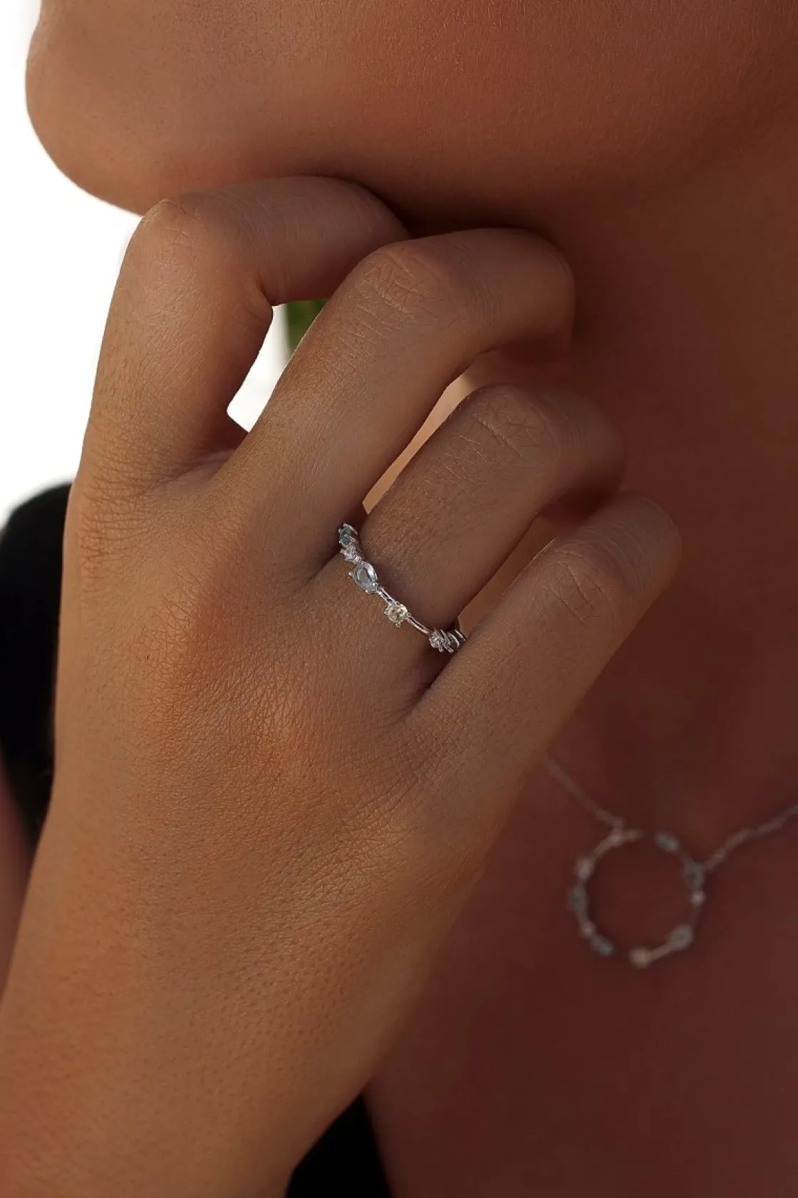 Anillos Pequeños | Anillos Con Piedras | LINEARGENT Anillos finos diseño de cuarzos adamantinos espaciados