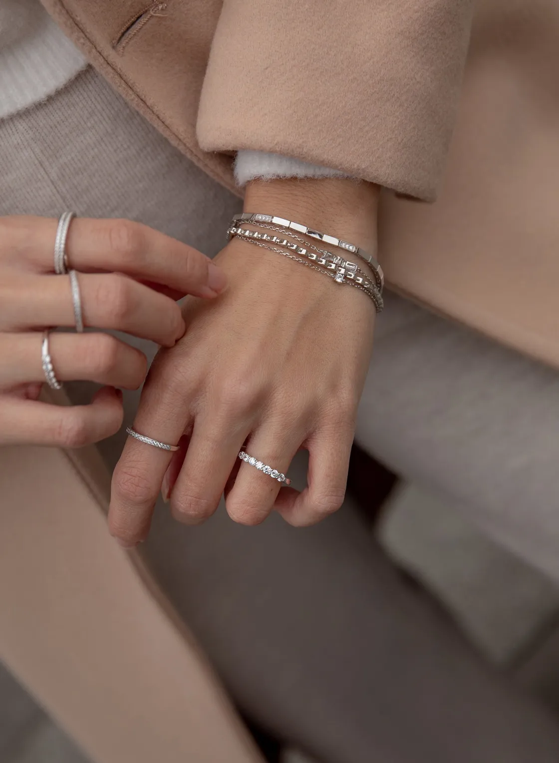 Anillos Especiales | Anillos Pequeños | LINEARGENT Anillos finos diseño deslumbrante con circonitas