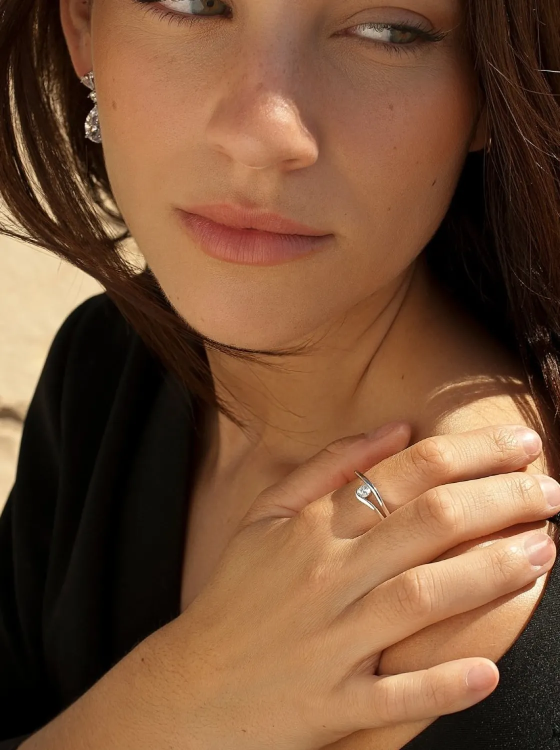 Anillos De Compromiso | Anillo Solitario | LINEARGENT Anillos finos diseño original con cuarzo adamantino central