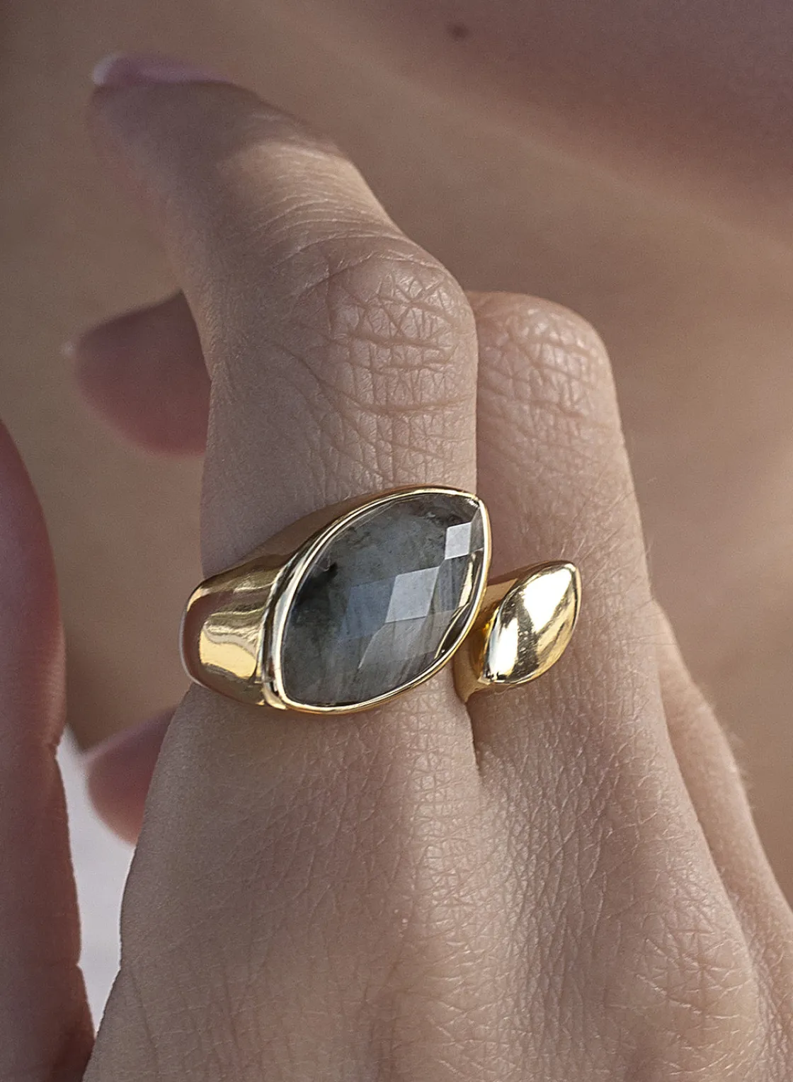 Anillos Dorados | Anillos Con Piedras | LINEARGENT Anillos grandes con piedras semipreciosas diseño abierto