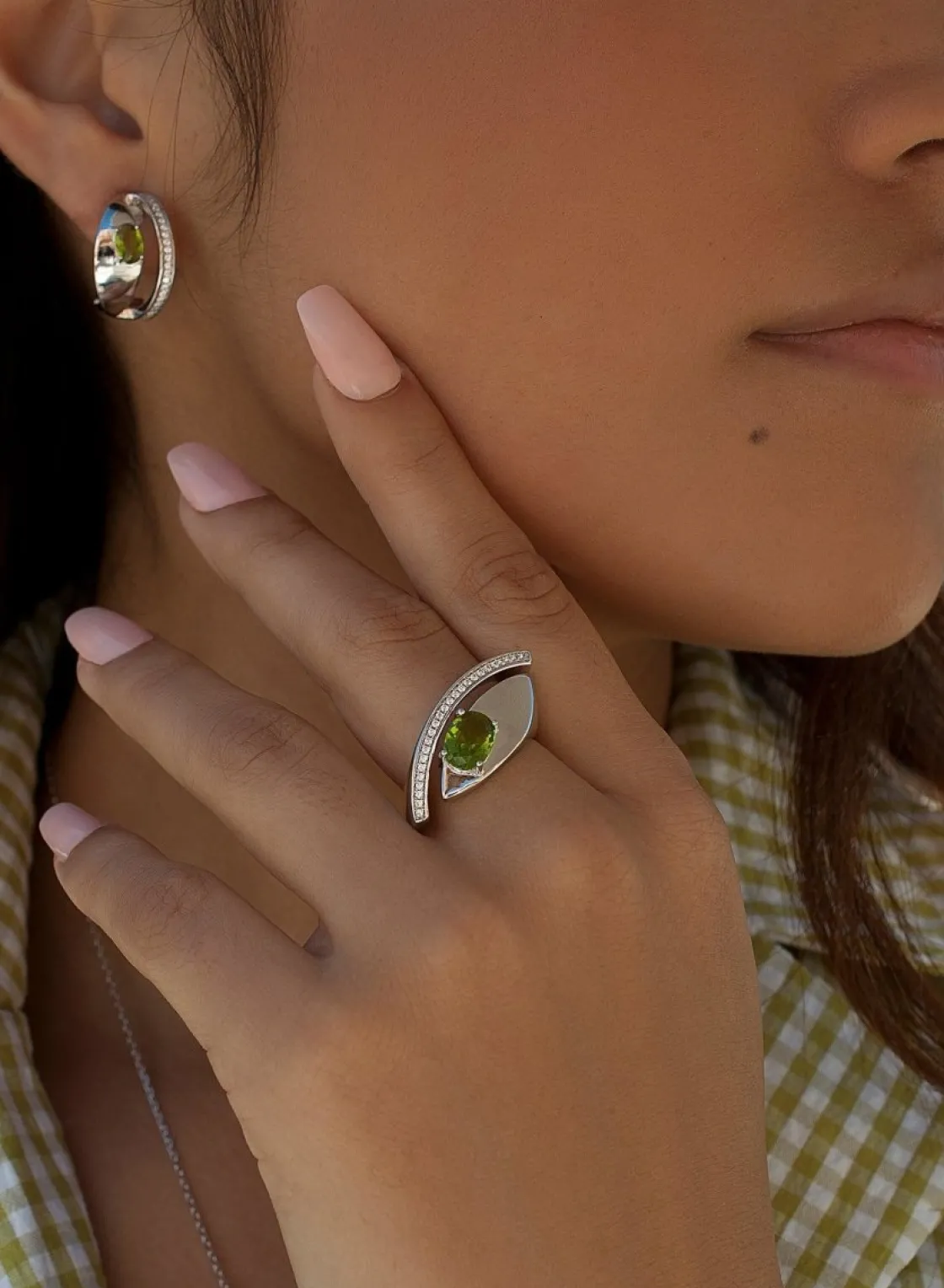 Anillos Con Piedras | LINEARGENT Anillos grandes diseño abstracto con gema verde