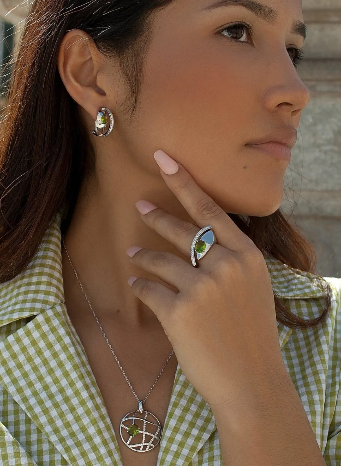 Anillos Con Piedras | LINEARGENT Anillos grandes diseño abstracto con gema verde