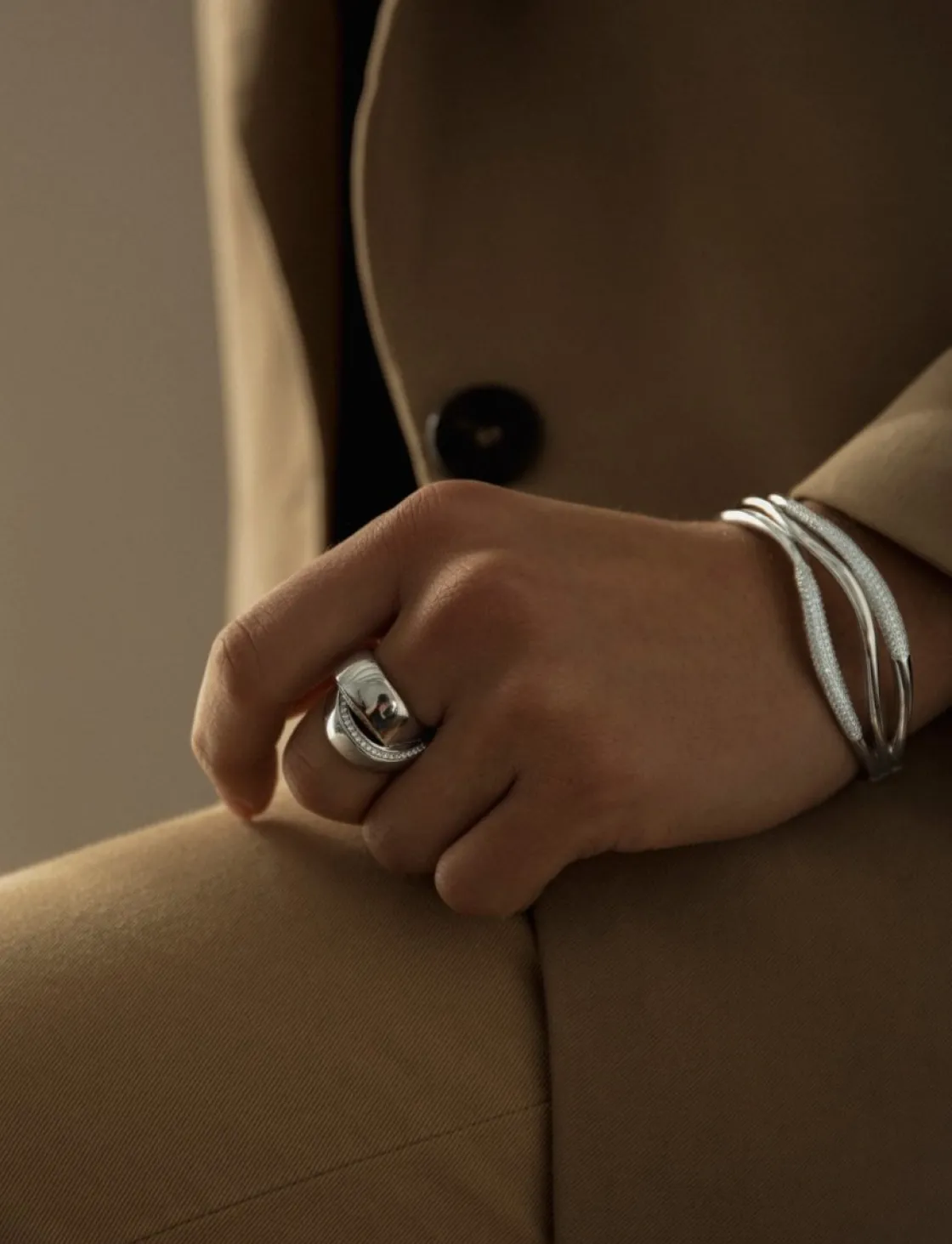 Anillos Grandes | Anillos Circonitas | LINEARGENT Anillos grandes diseño curvilíneo entrelazado con circonitas