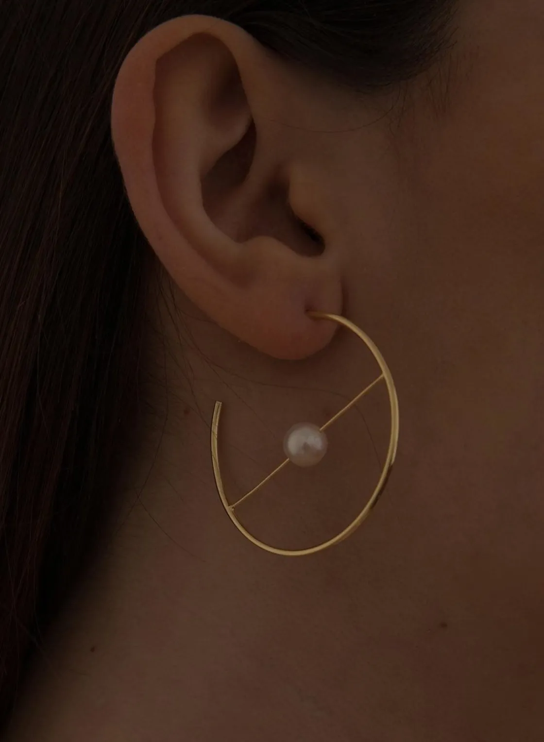 Pendientes Perlas | Pendientes Aro | LINEARGENT Aros dorados diseño circular y barra con perla central