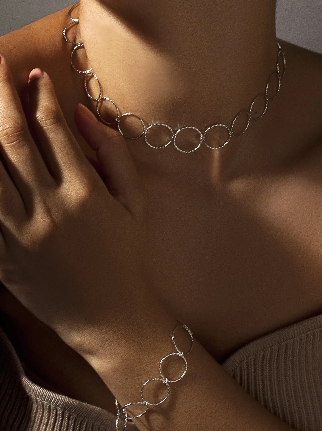 Collares Cortos | LINEARGENT Choker de plata con diseño aros estilo boho