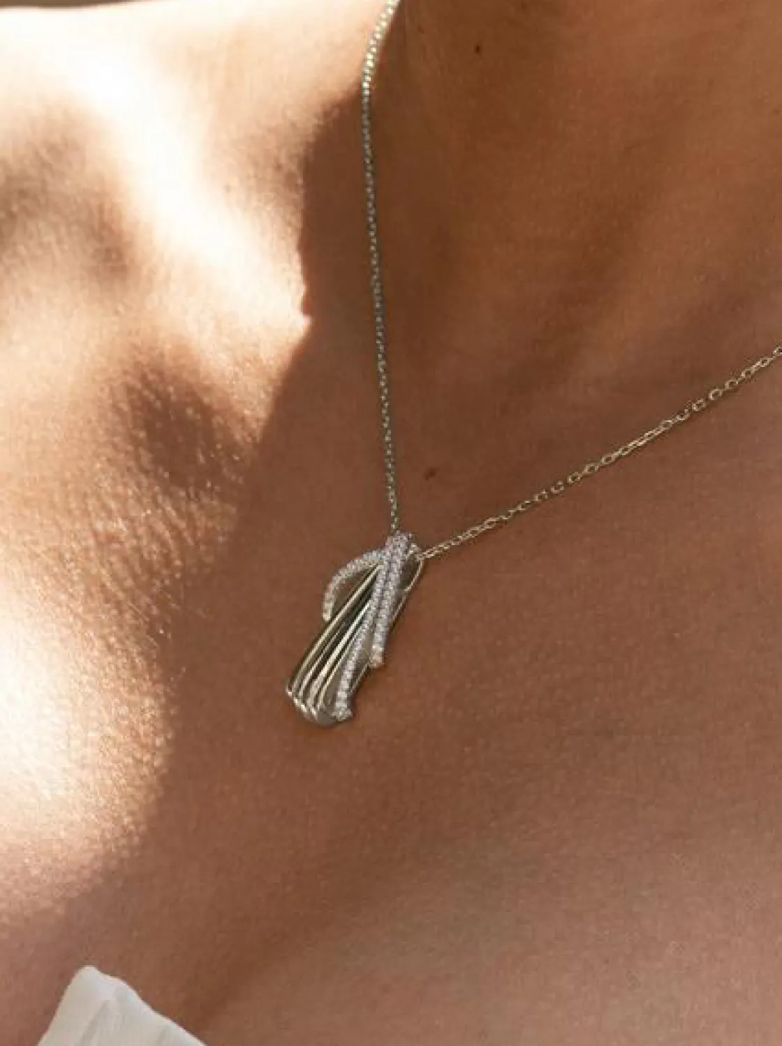 Collares Plata Originales | LINEARGENT Colgante brillante de plata detalle cruzado con circonitas