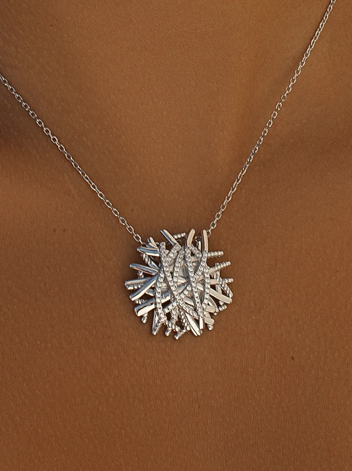 Colgante Brillante | LINEARGENT Colgante brillante motivo central de nudo y circonitas