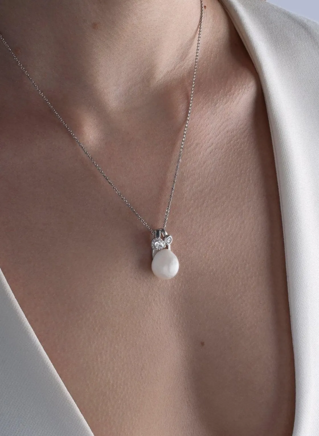 Colgante Perlas | LINEARGENT Colgante de plata con triple motivo de perla cuarzo adamantino y circonitas