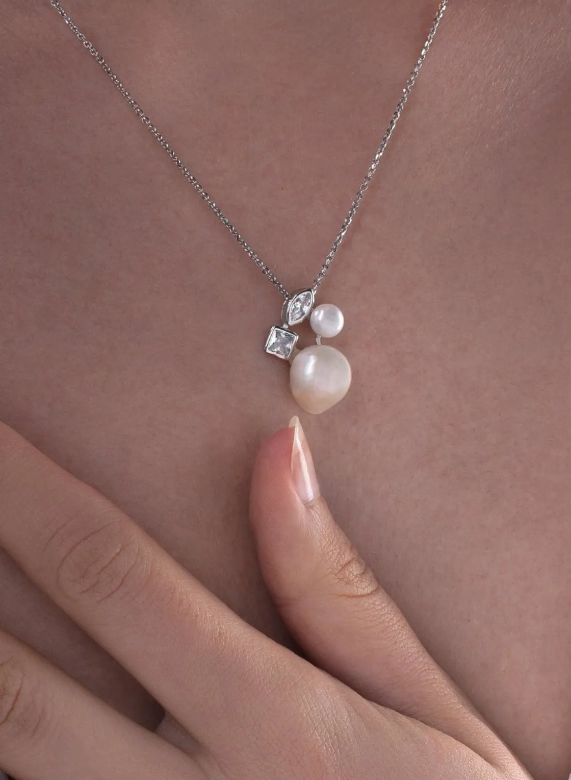 Colgante Perlas | LINEARGENT Colgante perlas de plata compuesto por motivo de doble perla y doble cuarzo adamantino