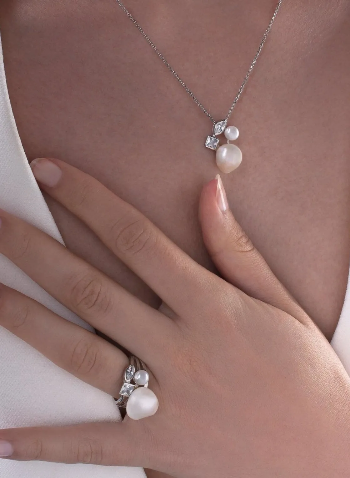 Colgante Perlas | LINEARGENT Colgante perlas de plata compuesto por motivo de doble perla y doble cuarzo adamantino