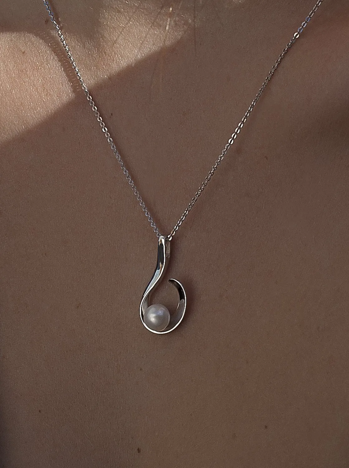 Colgante Perlas | LINEARGENT Colgante perlas diseño lágrima abierta con perla