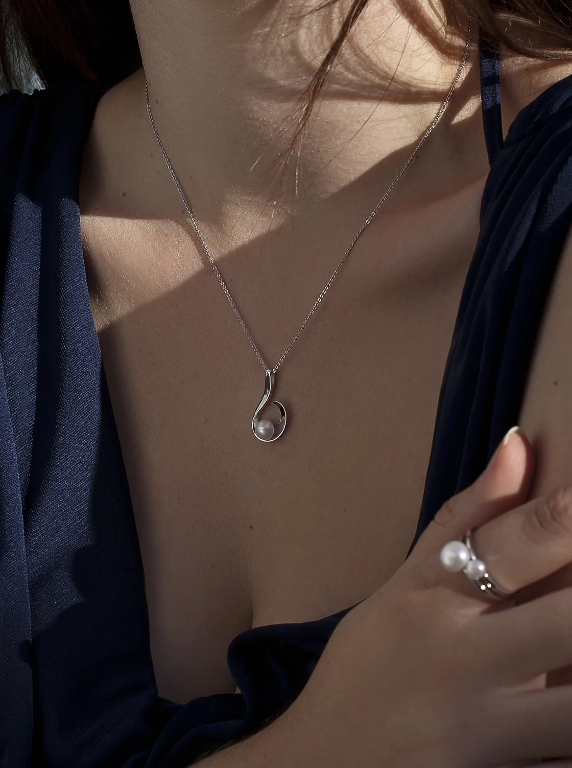 Colgante Perlas | LINEARGENT Colgante perlas diseño lágrima abierta con perla