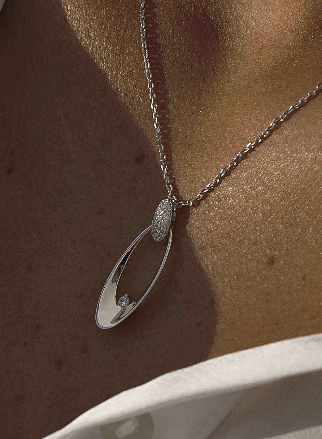 Colgante Brillante | LINEARGENT Colgante plata originales diseño oval con circonitas