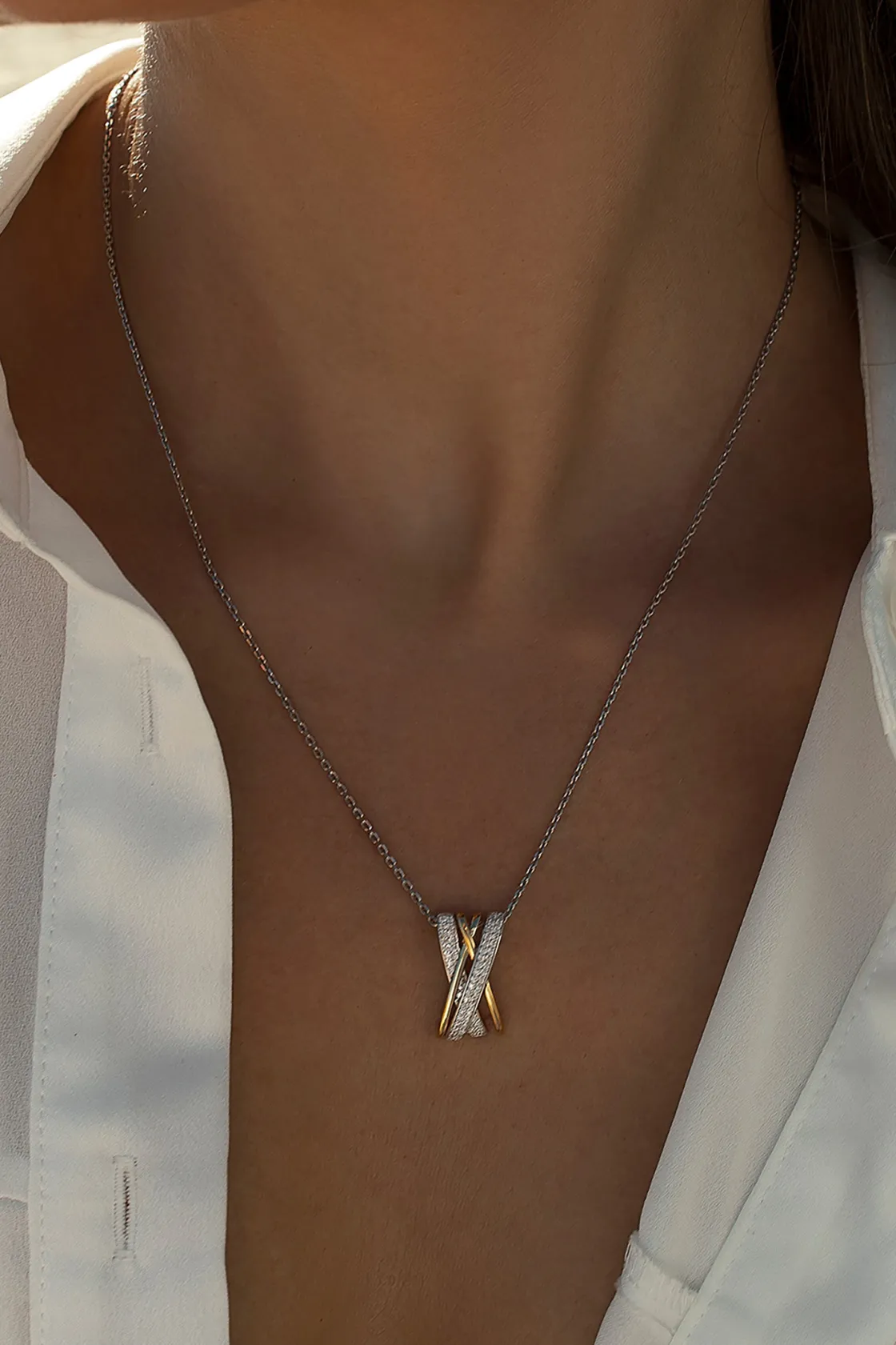 Colgantes Bicolor | Colgante Brillante | LINEARGENT Colgantes bicolor diseño cruzado de circonitas y plata lisa
