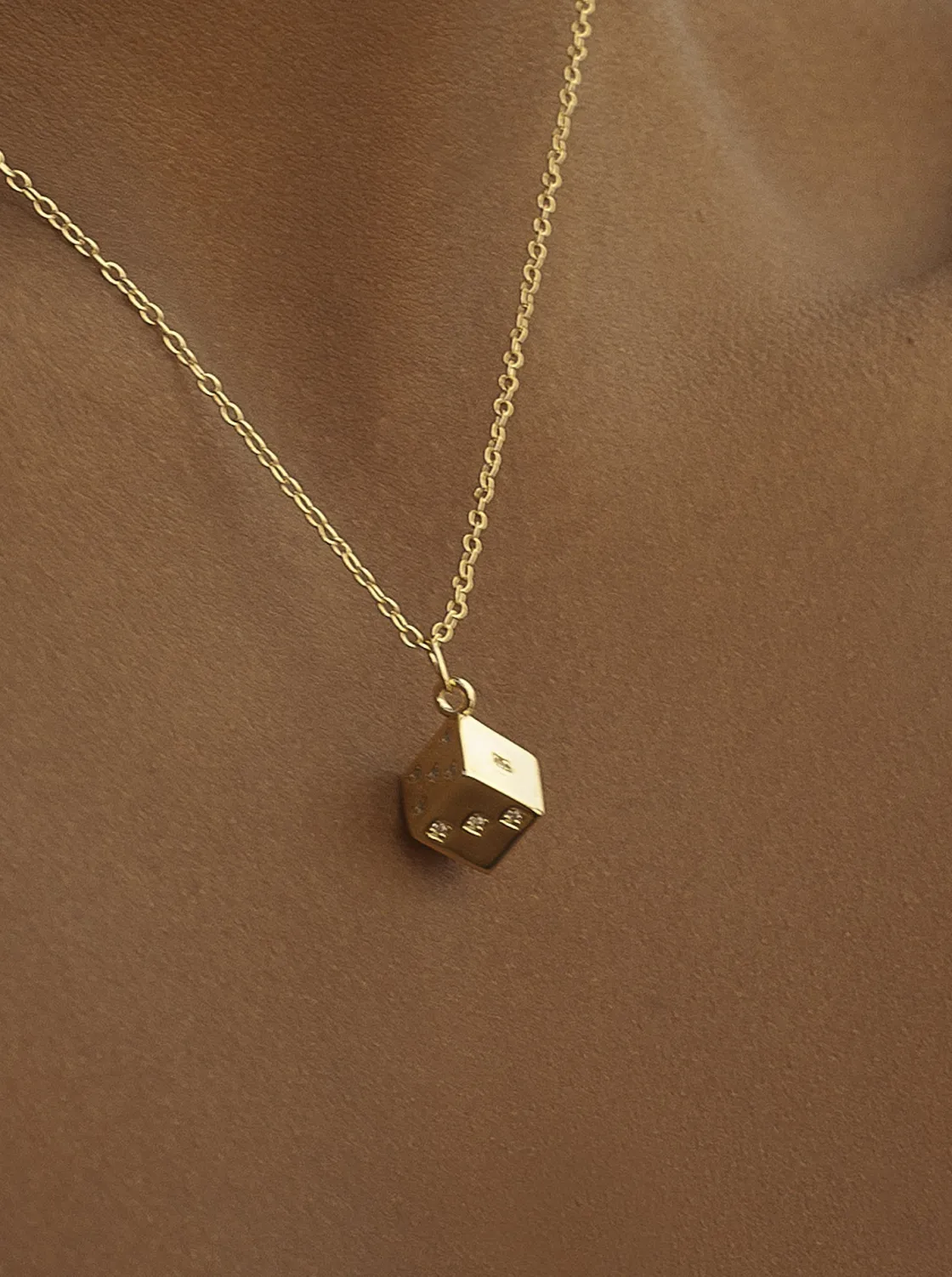 Colgantes Pequeños | LINEARGENT Colgantes pequeños de plata bañada en oro diseño dado