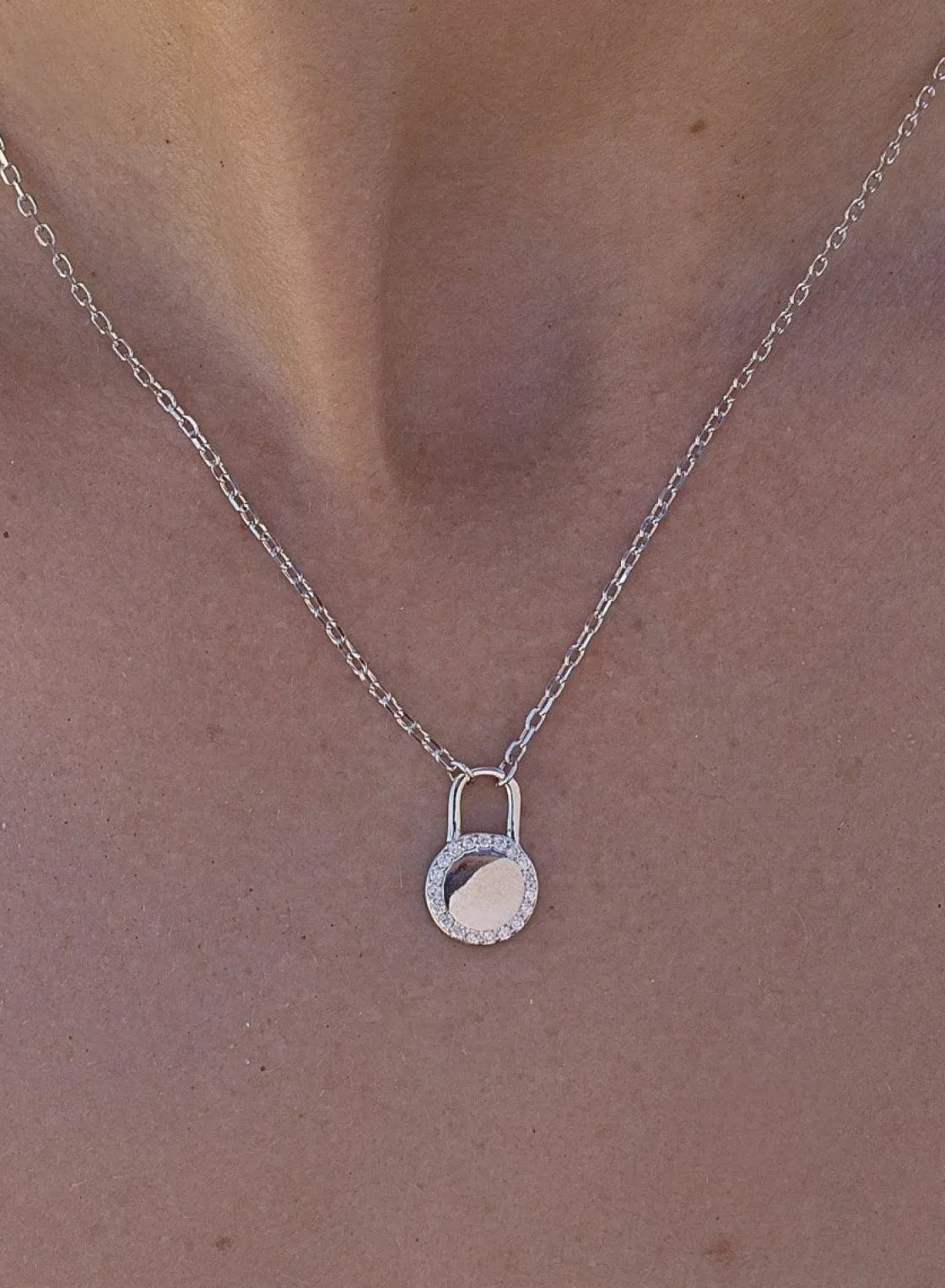 Colgantes Pequeños | LINEARGENT Colgantes pequeños de plata diseño candado redondo