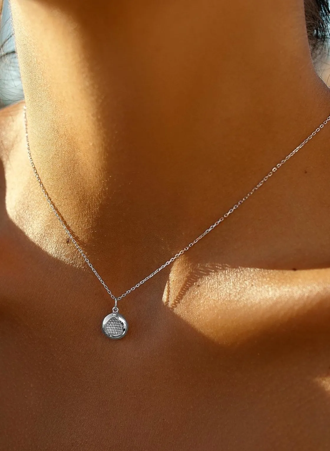 Colgantes Pequeños | LINEARGENT Colgantes pequeños de plata diseño silueta triangular