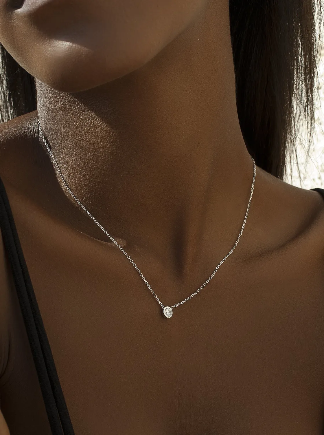 Collares Fiesta | Colgantes Pequeños | LINEARGENT Colgantes pequeños diseño de chatón central plateado