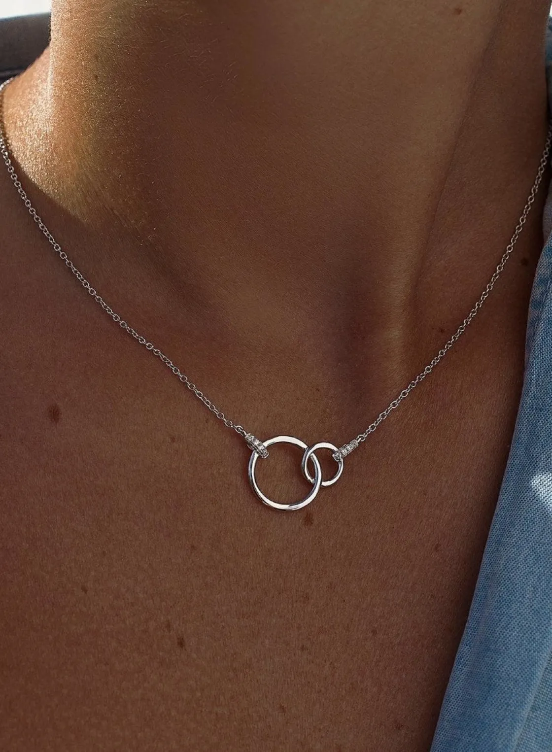 Colgantes Pequeños | Colgante Brillante | LINEARGENT Colgantes pequeños diseño de doble aro con circonitas