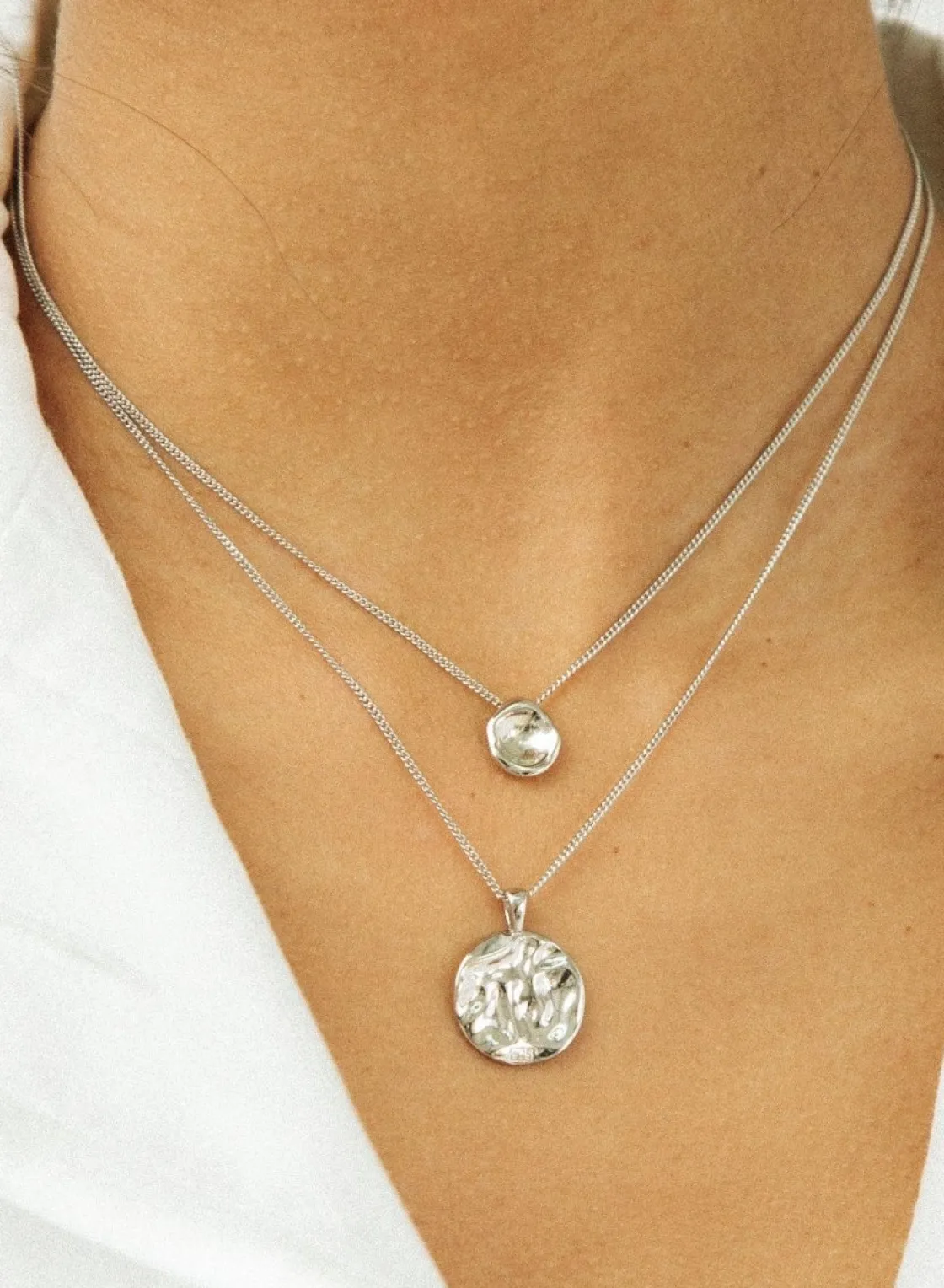 Colgantes Pequeños | Collar Medalla | LINEARGENT Colgantes pequeños diseño irregular y líquido