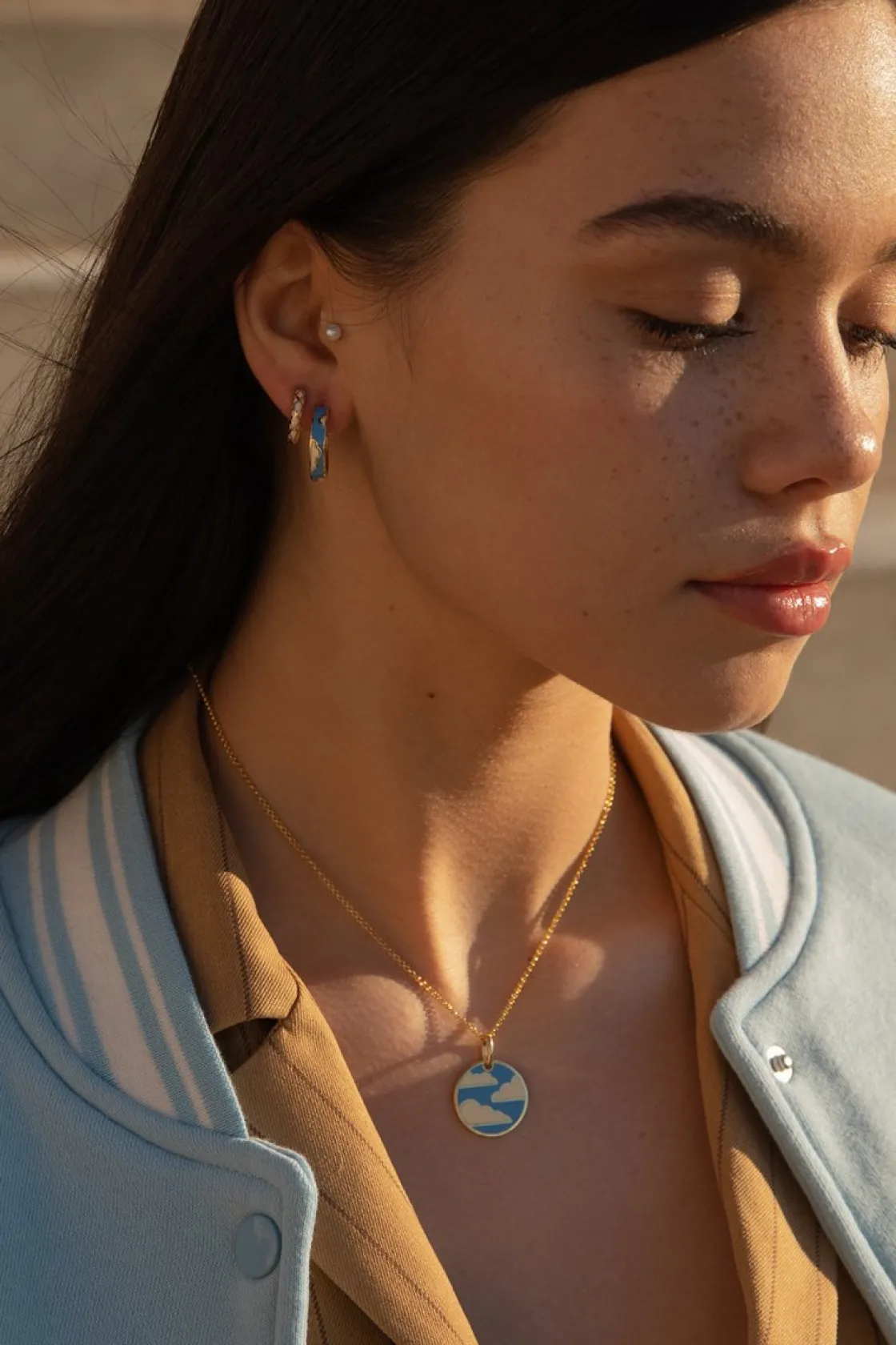 Collar Medalla | LINEARGENT Collar medalla de plata de motivo nubes de esmalte en tono azul eléctrico