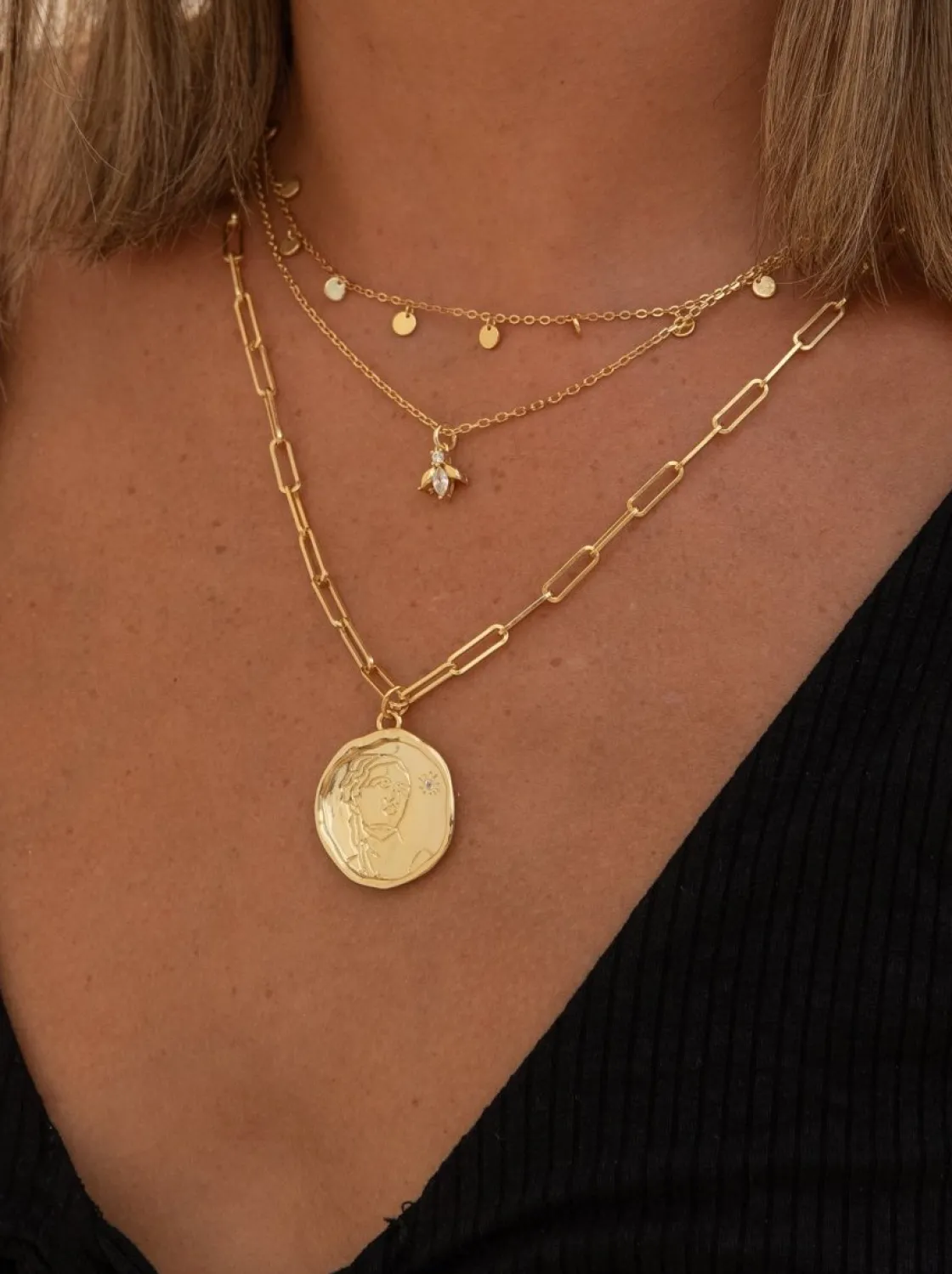 Collar Medalla | LINEARGENT Collar medalla dorada diseño de rostro y sol