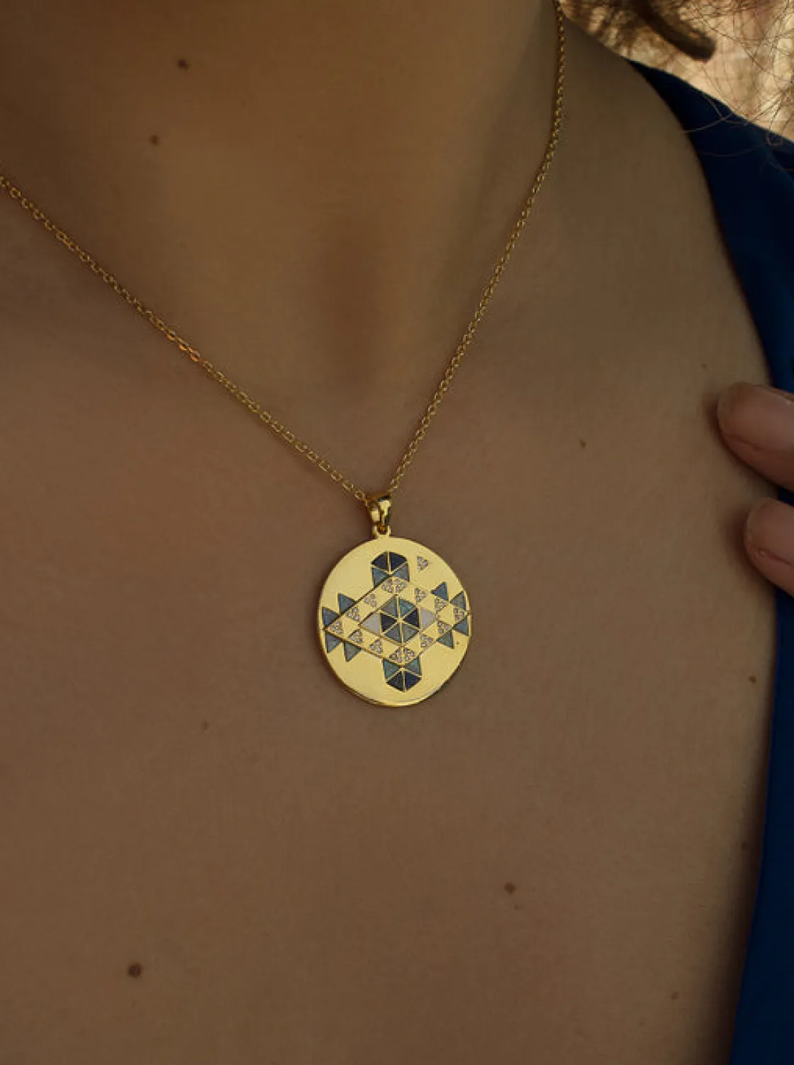 Collares Con Piedras | Collar Medalla | LINEARGENT Collar medalla motivo redondo con lapislzuli y circonitas