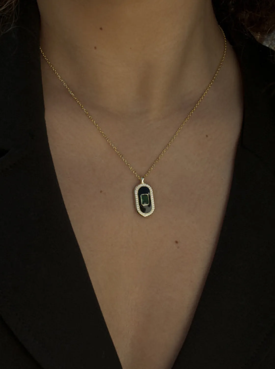Collares Con Piedras | LINEARGENT Collar medalla pieza central de diseño ovalado con circonitas
