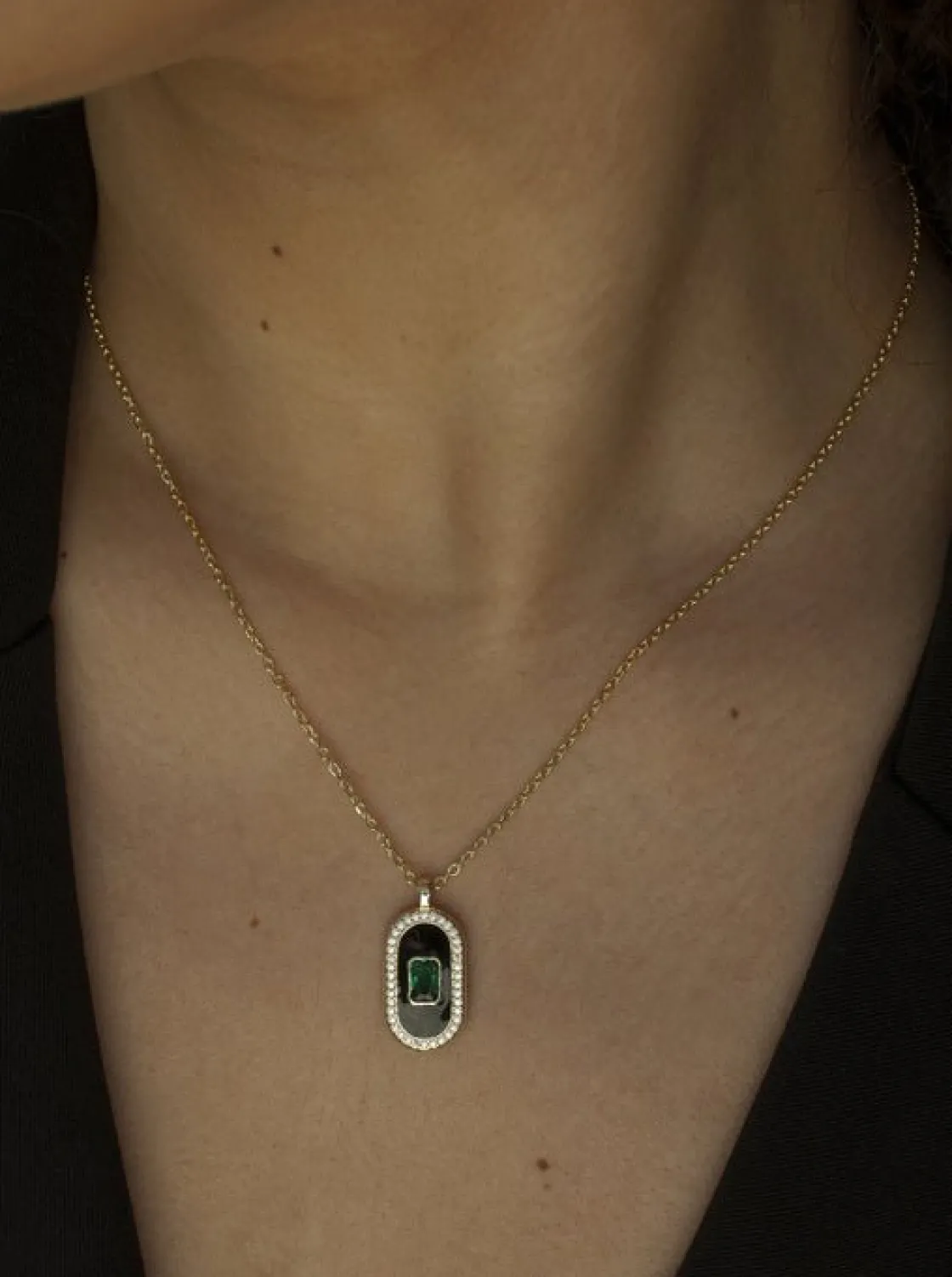 Collares Con Piedras | LINEARGENT Collar medalla pieza central de diseño ovalado con circonitas