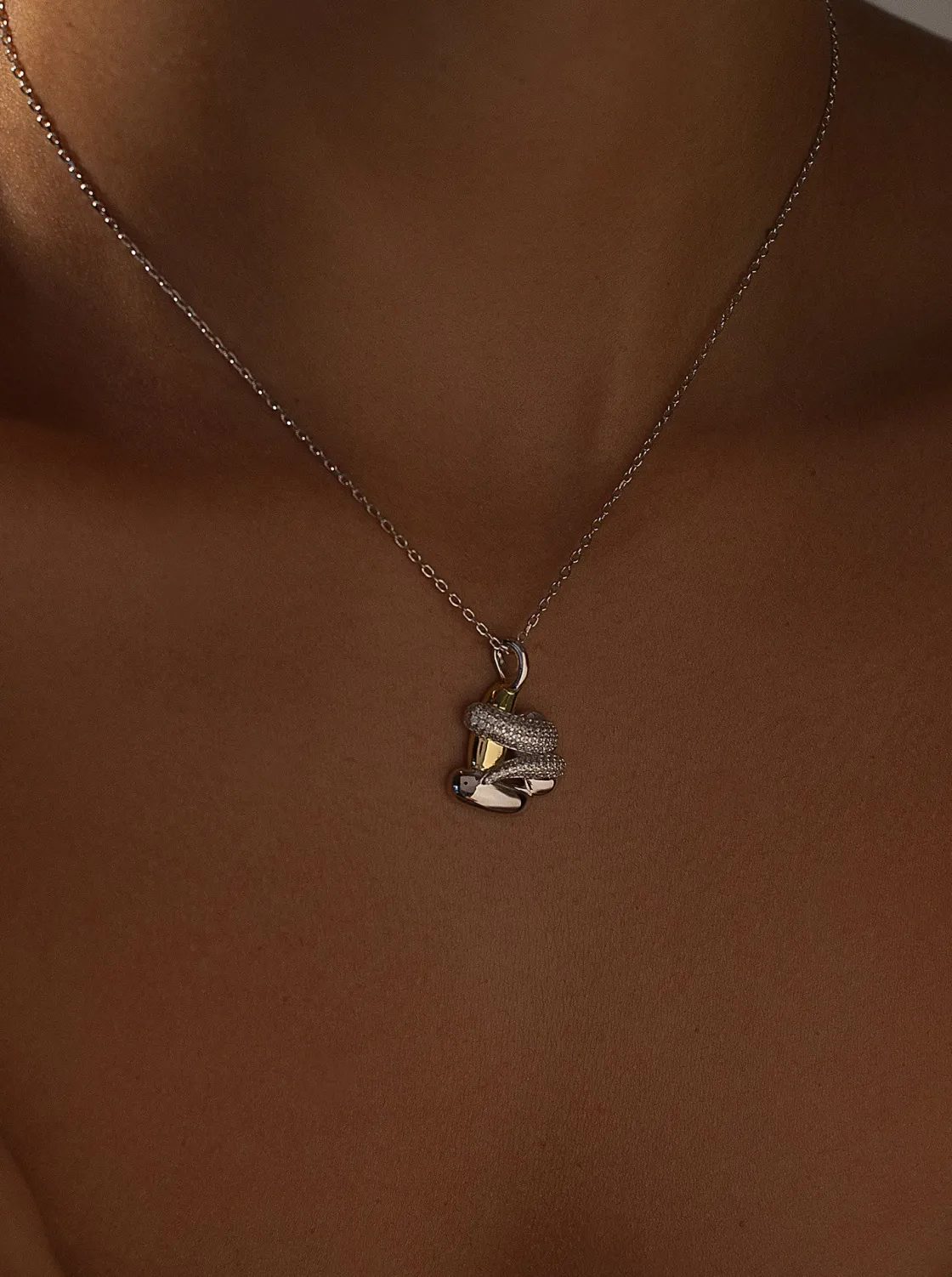Colgantes Bicolor | LINEARGENT Collares con colgantes diseño irregular y bicolor con circonitas