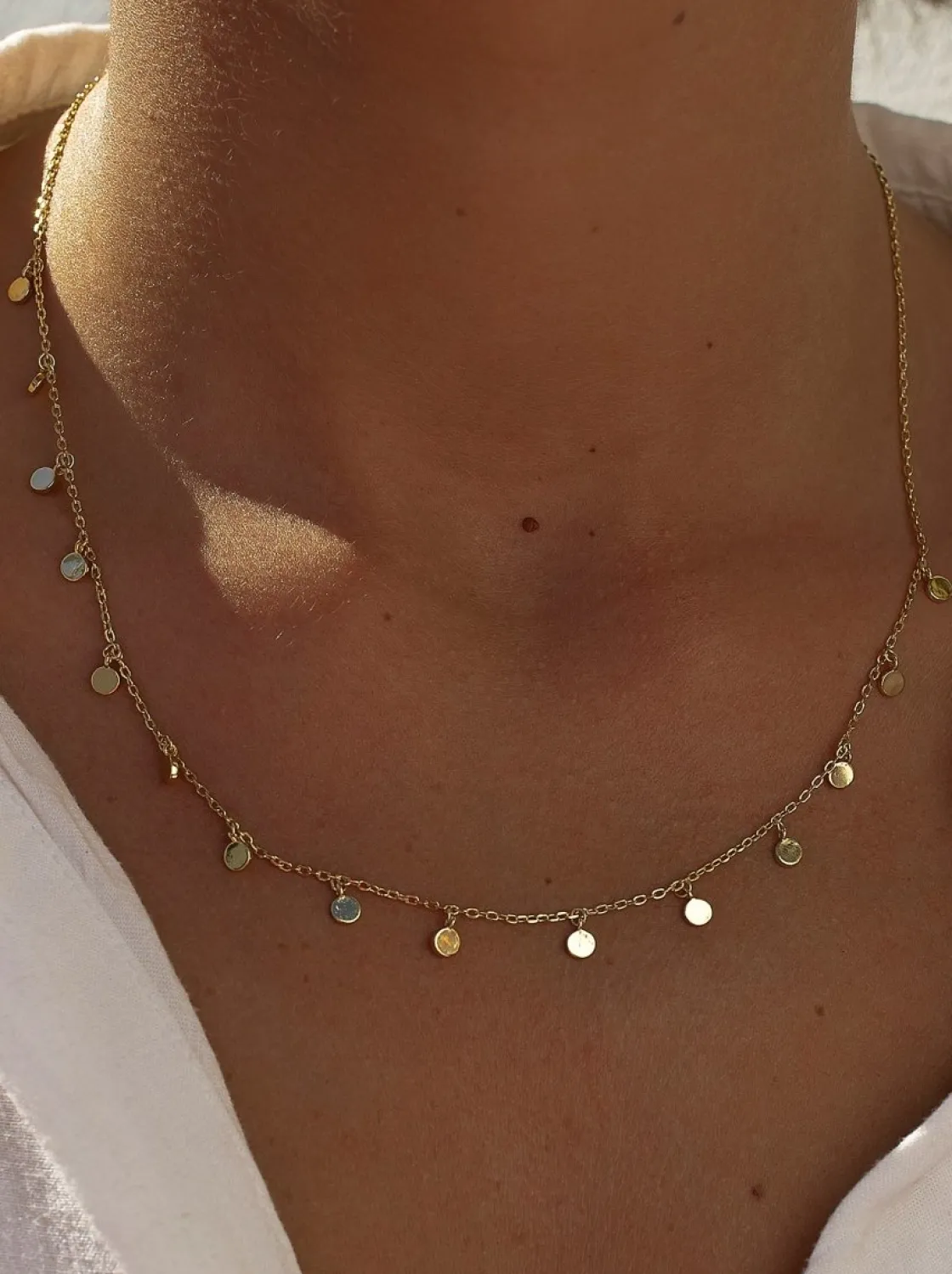 Collar Medalla | Collares Con Mini Colgantes | LINEARGENT Collares con colgantes estilo mini círculos bañados en oro