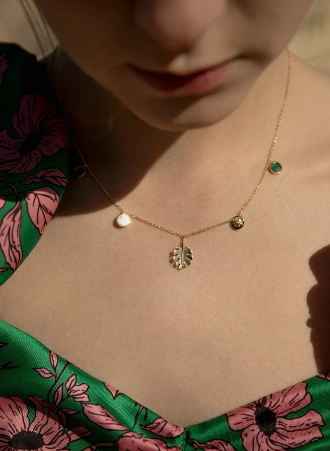 Collares Con Mini Colgantes | LINEARGENT Collares con colgantes plata baño oro diseño hoja de costilla de adán