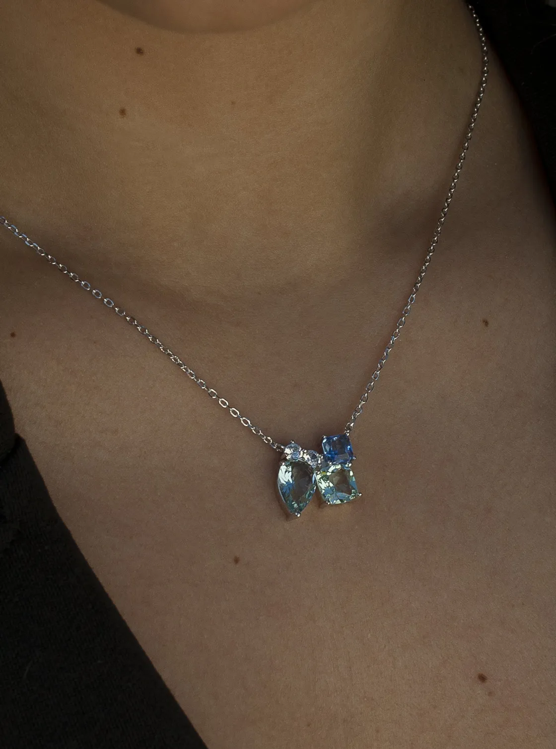 Collares Con Piedras | LINEARGENT Collares con piedras de diferentes tallas en tonos cristalinos