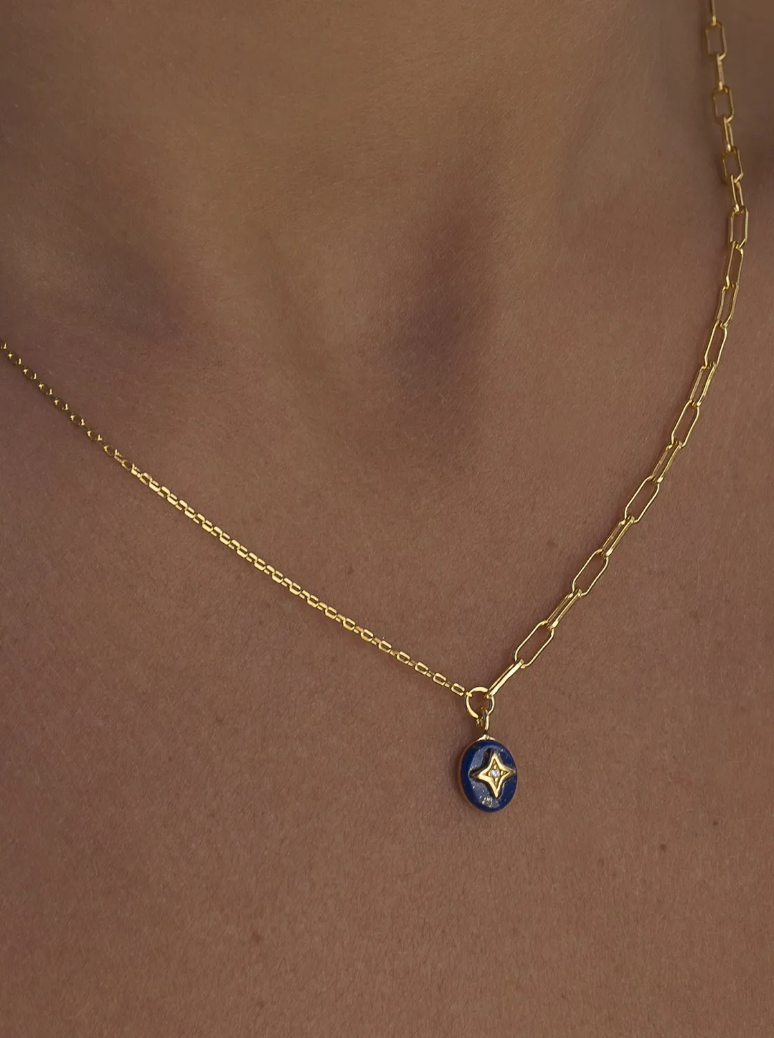 Colgantes Pequeños | LINEARGENT Collares con piedras lapislázuli y destello central de circonita