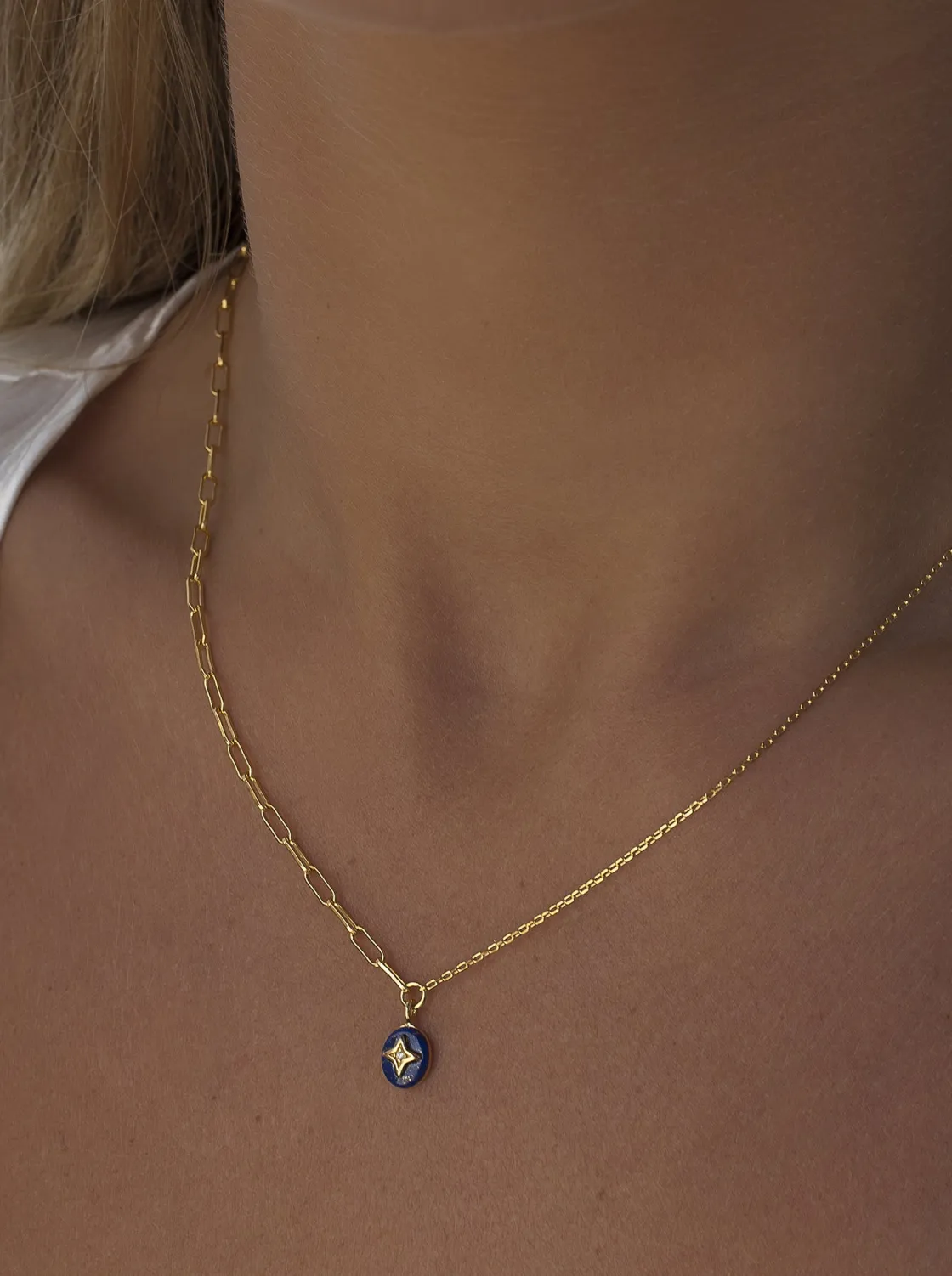 Colgantes Pequeños | LINEARGENT Collares con piedras lapislázuli y destello central de circonita
