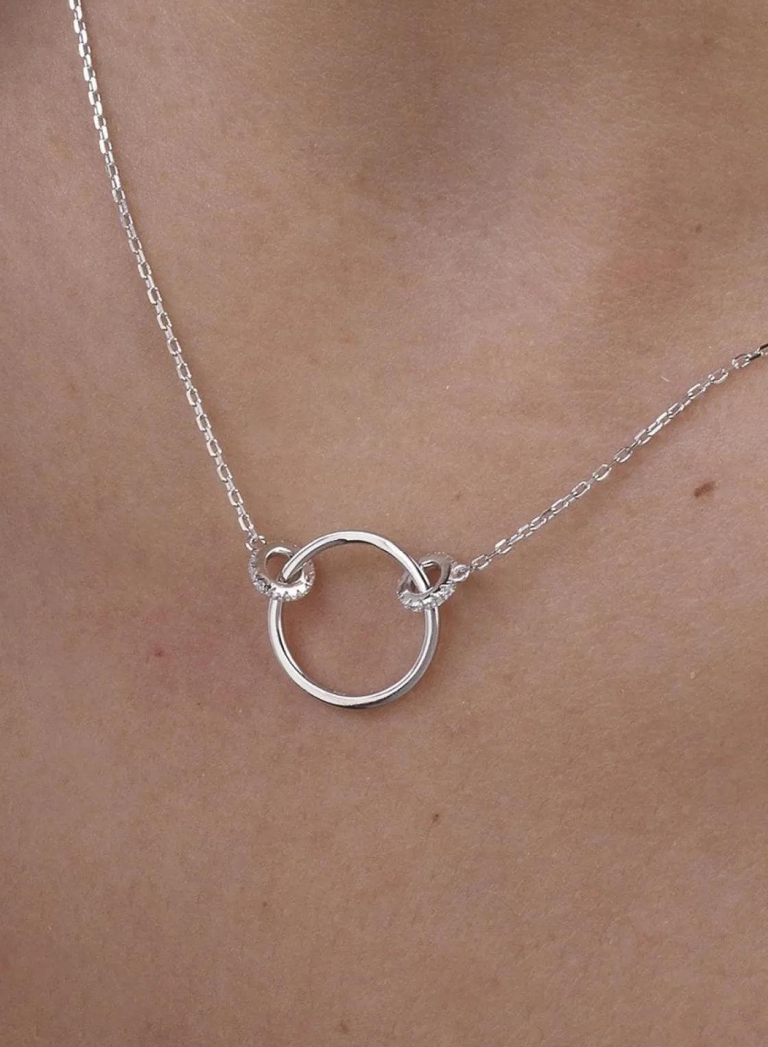 Colgantes Pequeños | Colgante Brillante | LINEARGENT Collares cortos diseño de argolla con soporte de circonitas