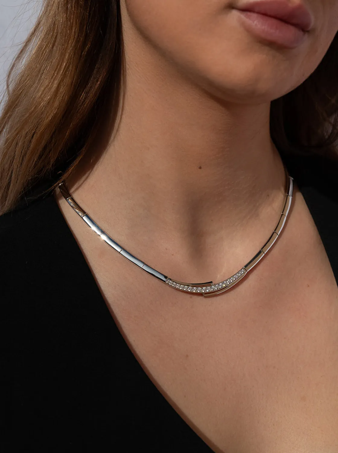 Collares Fiesta | LINEARGENT Collares fiesta de plata de bandas laterales inacabadas con detalle central de circonitas