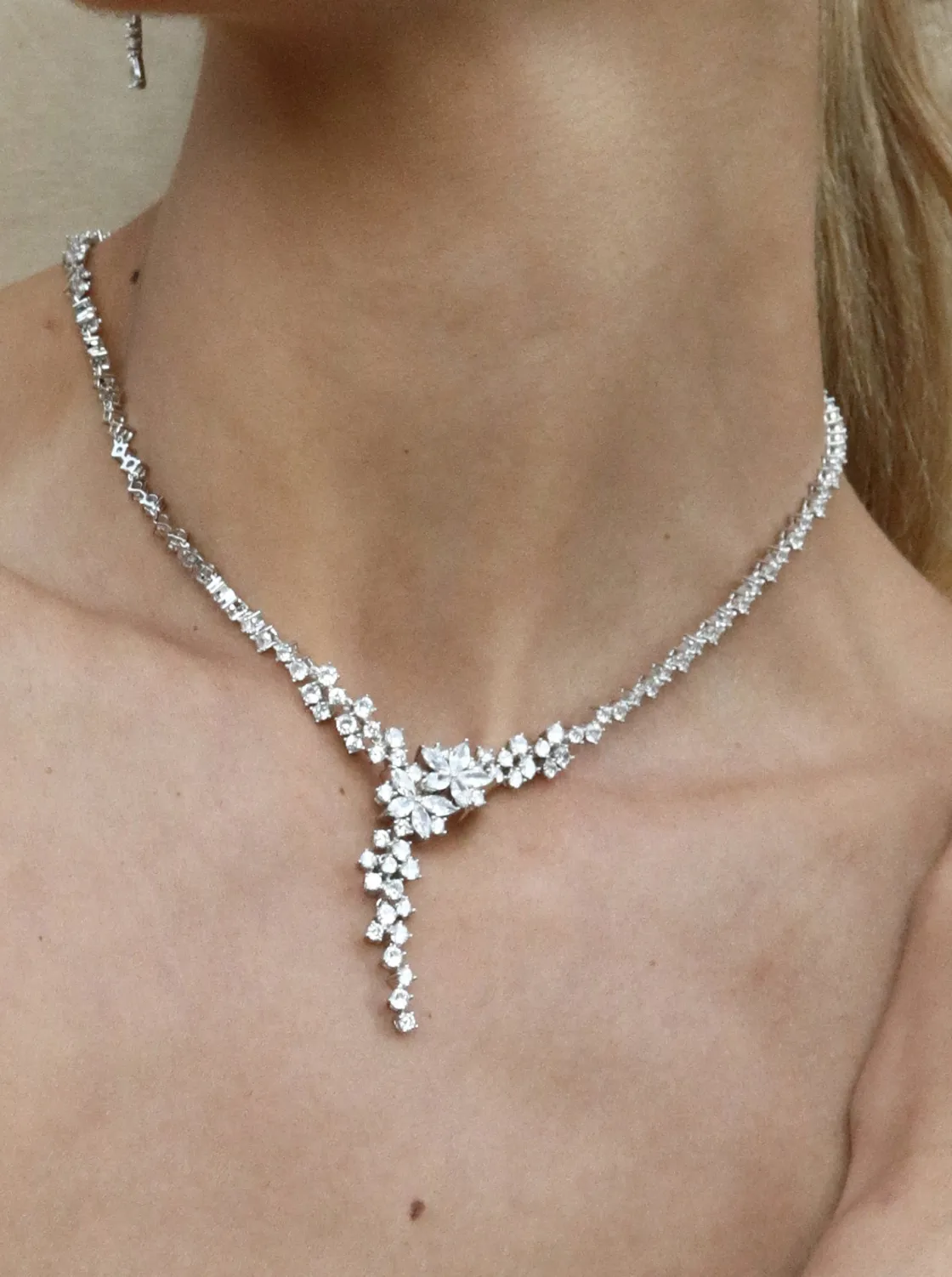 Collares Fiesta | LINEARGENT Collares fiesta de plata rígido con diseño lineal y floral