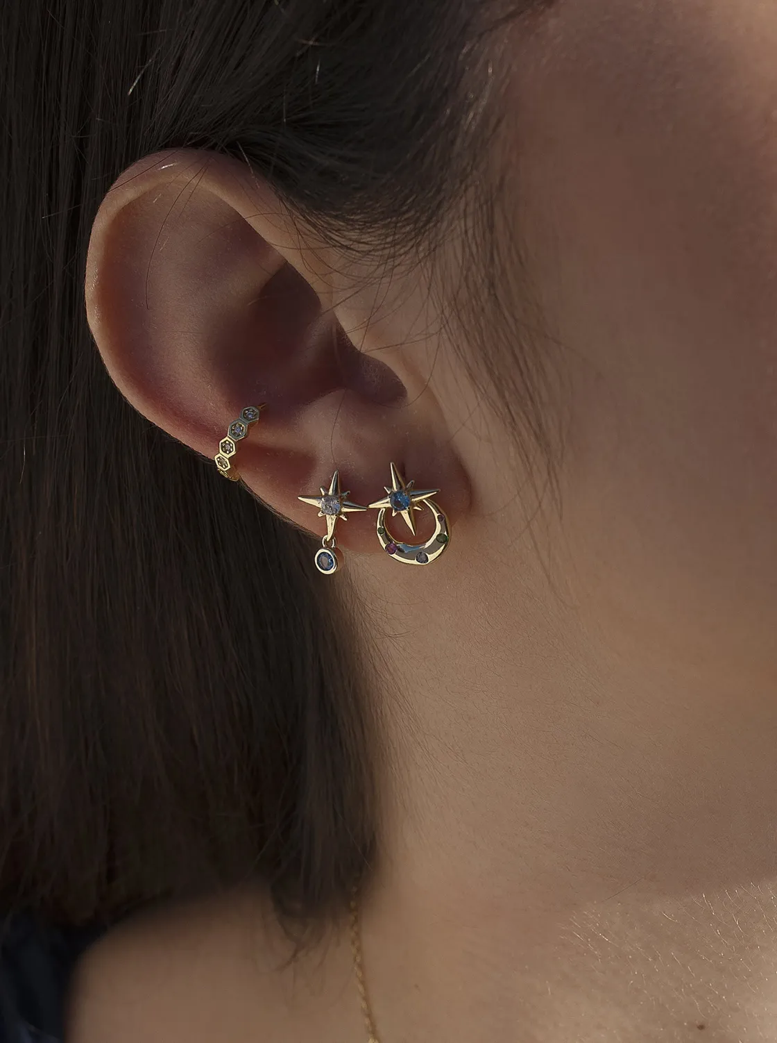 Ear Cuff | LINEARGENT Ear cuff de plata bañada en oro diseño hexagonal